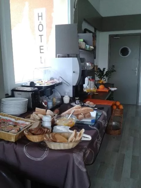 Food in Logis Drom'sud Hotel