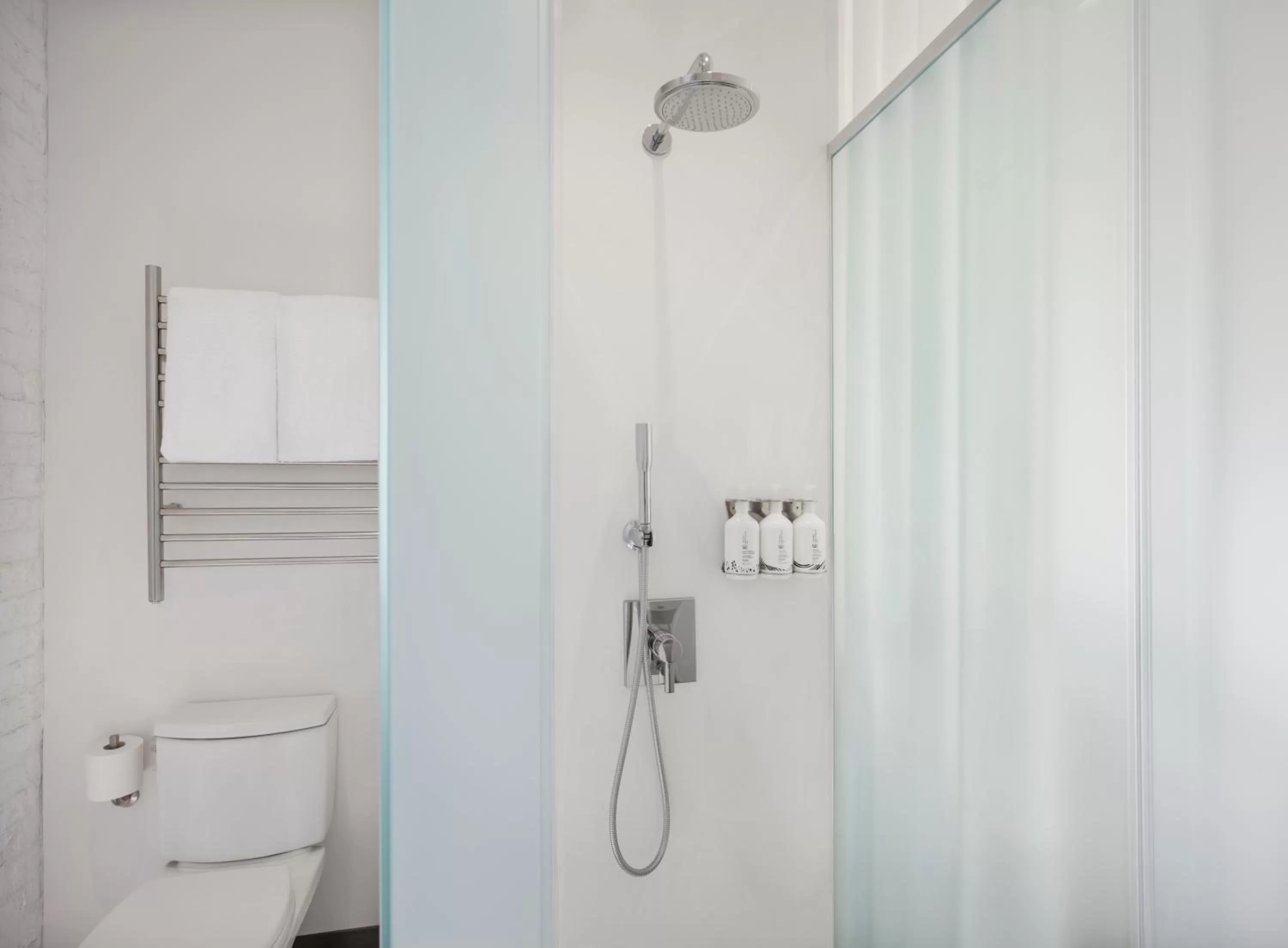 Shower in Yotel San Francisco