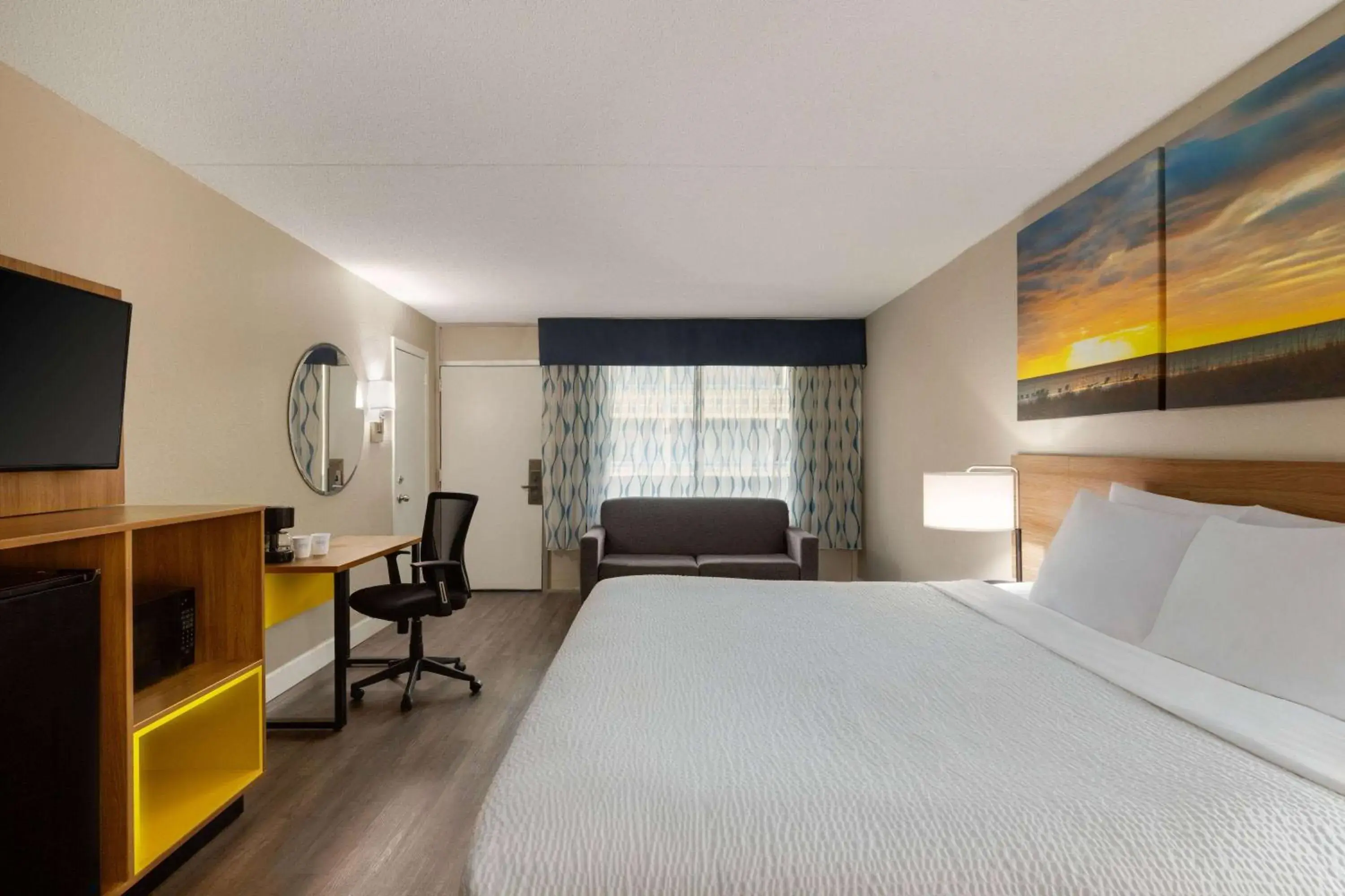 King Room - Non-Smoking in Days Inn by Wyndham Myrtle Beach-Beach Front King Room - Non-Smoking in Days Inn by Wyndham Myrtle Beach-Beach Front