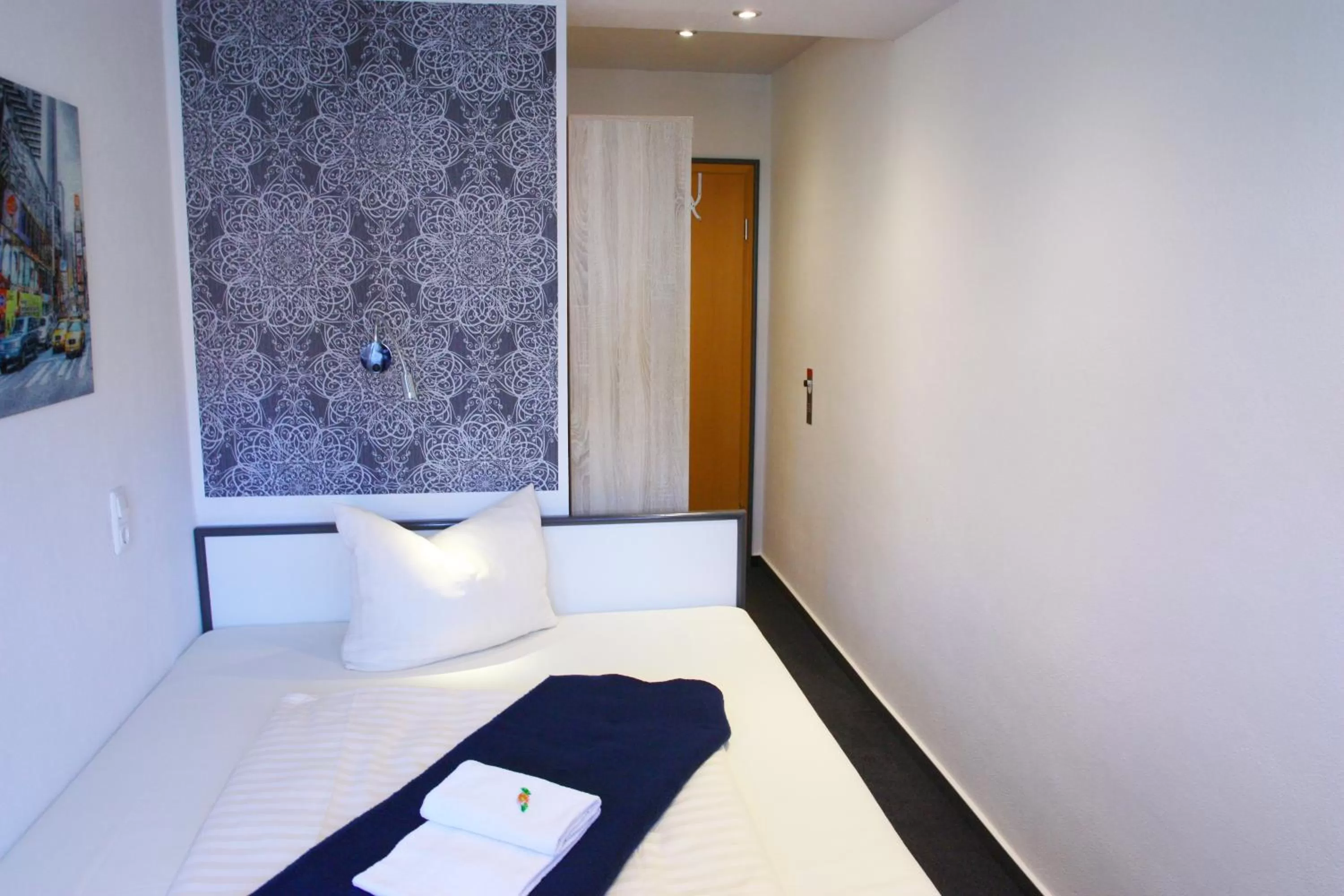 Photo of the whole room, Bed in Hotel am Schloss