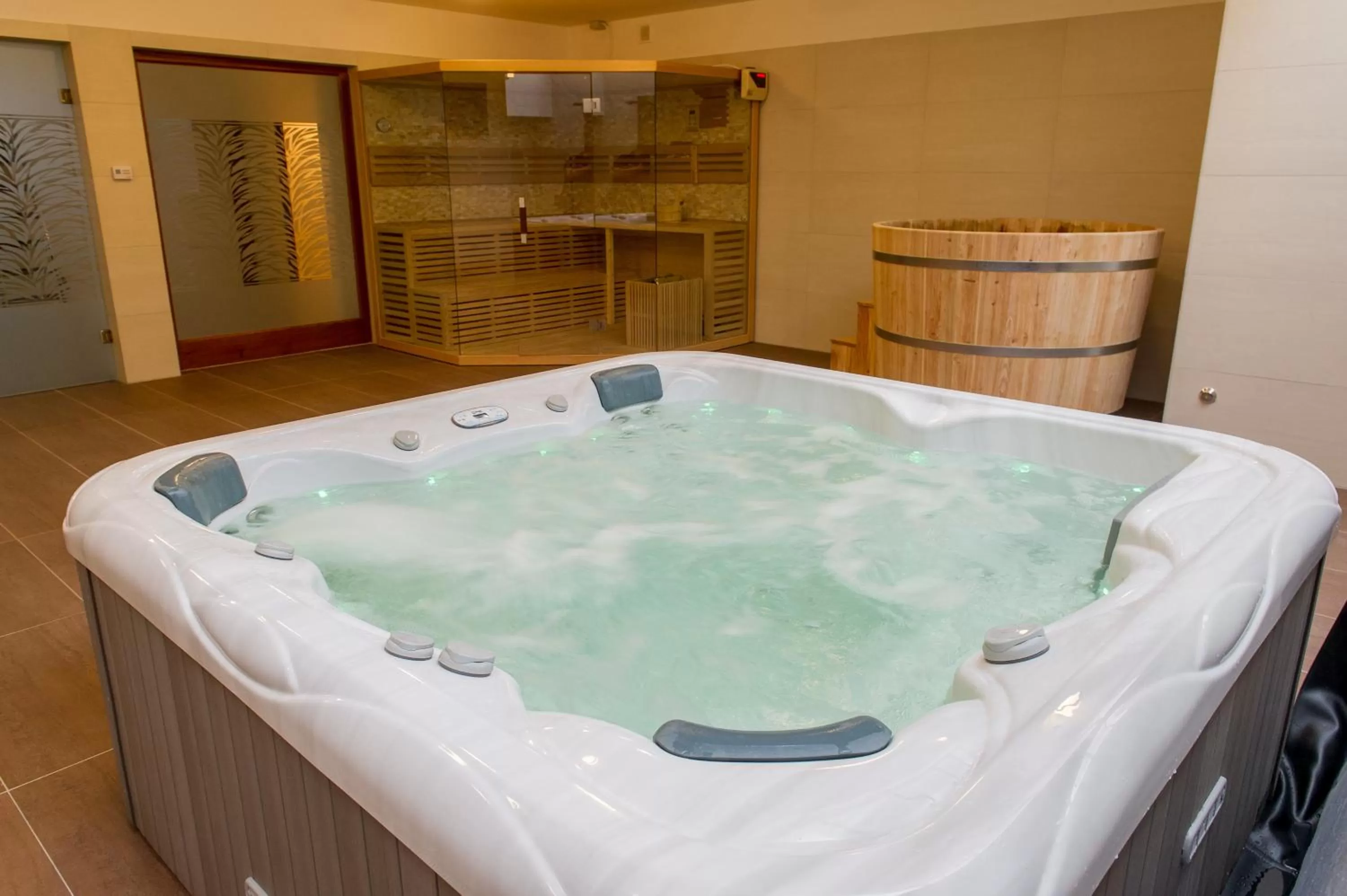 Hot Tub in BH Kristály