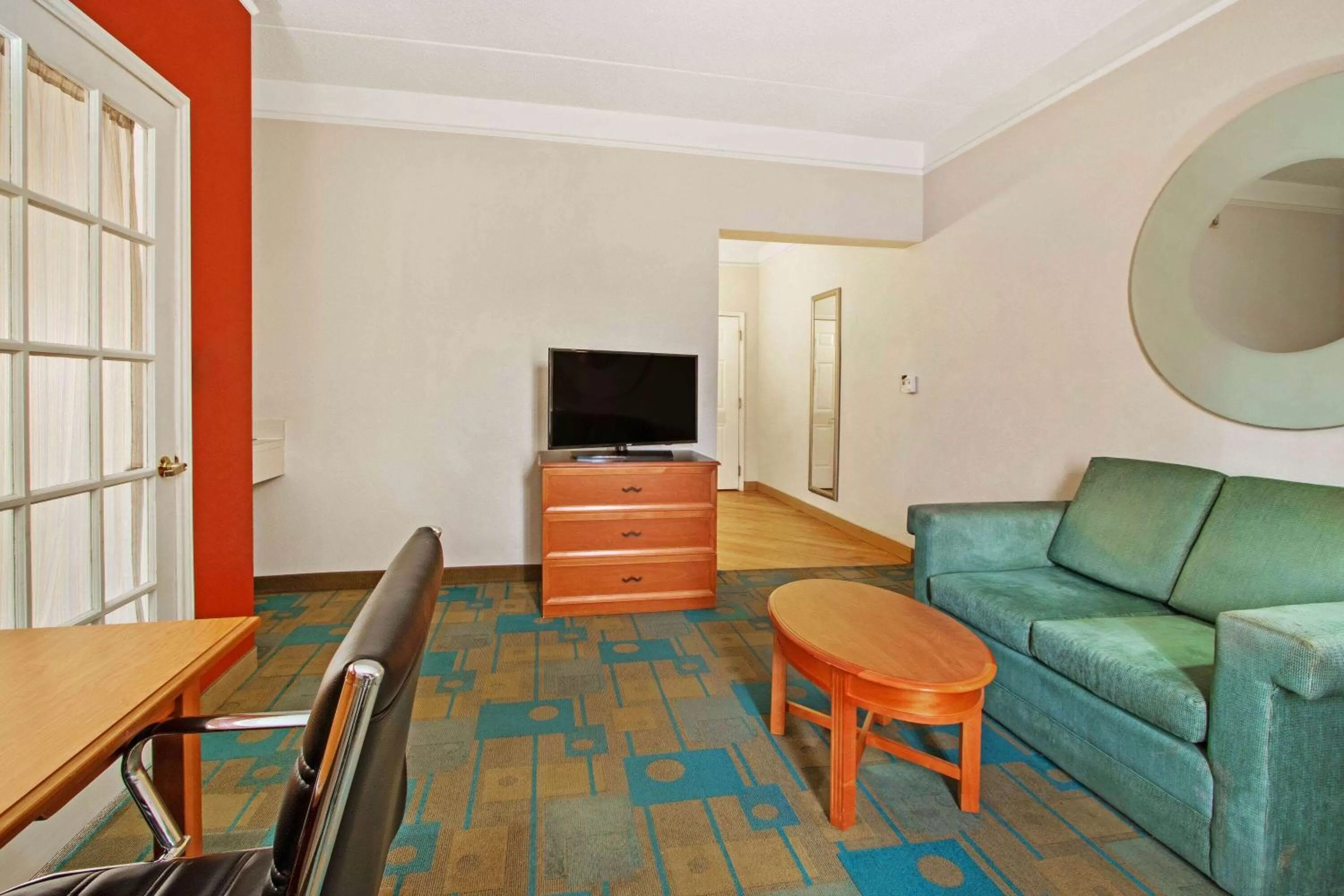 Photo of the whole room in La Quinta by Wyndham Albuquerque West