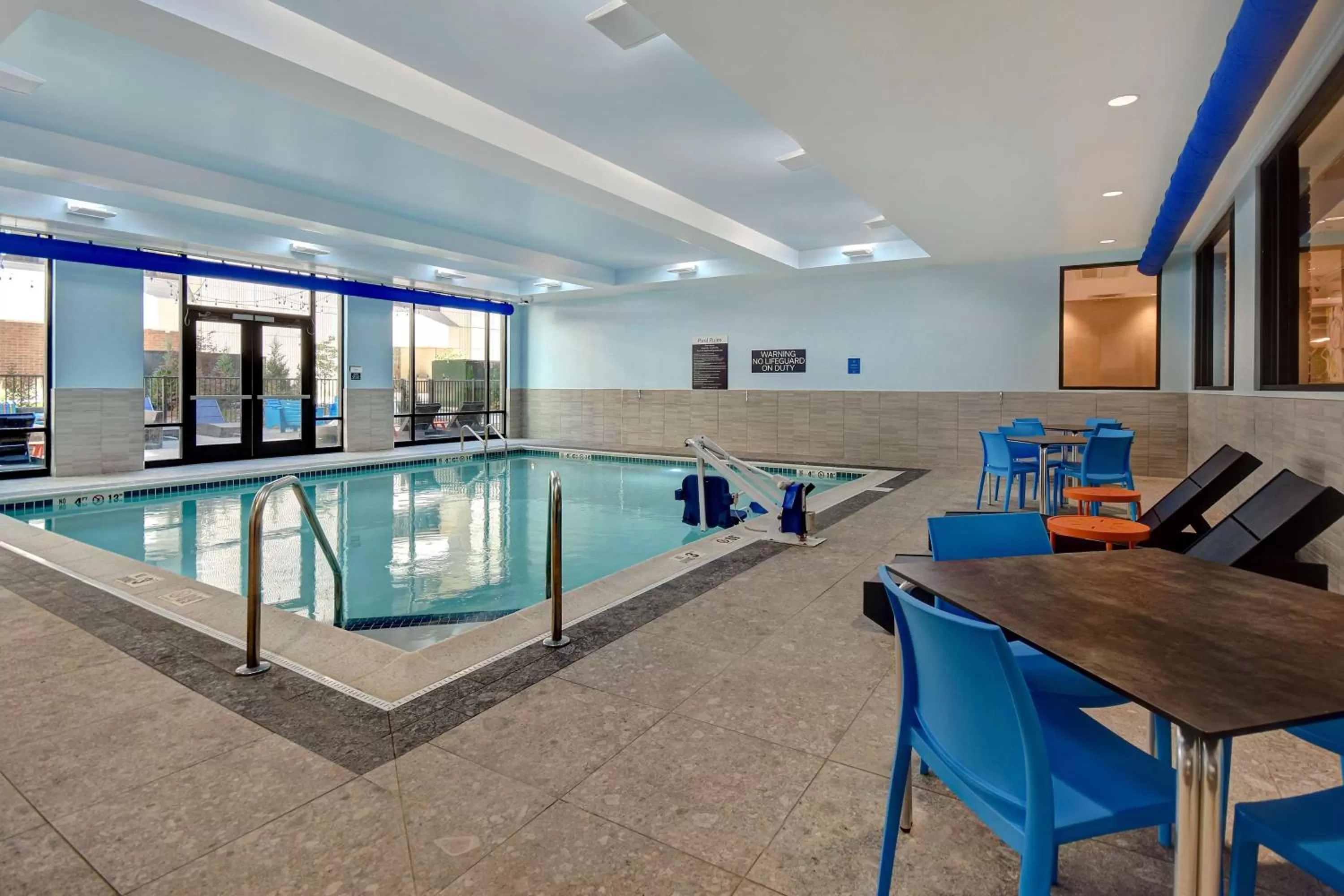 Swimming pool in Hilton Garden Inn Kalamazoo Downtown