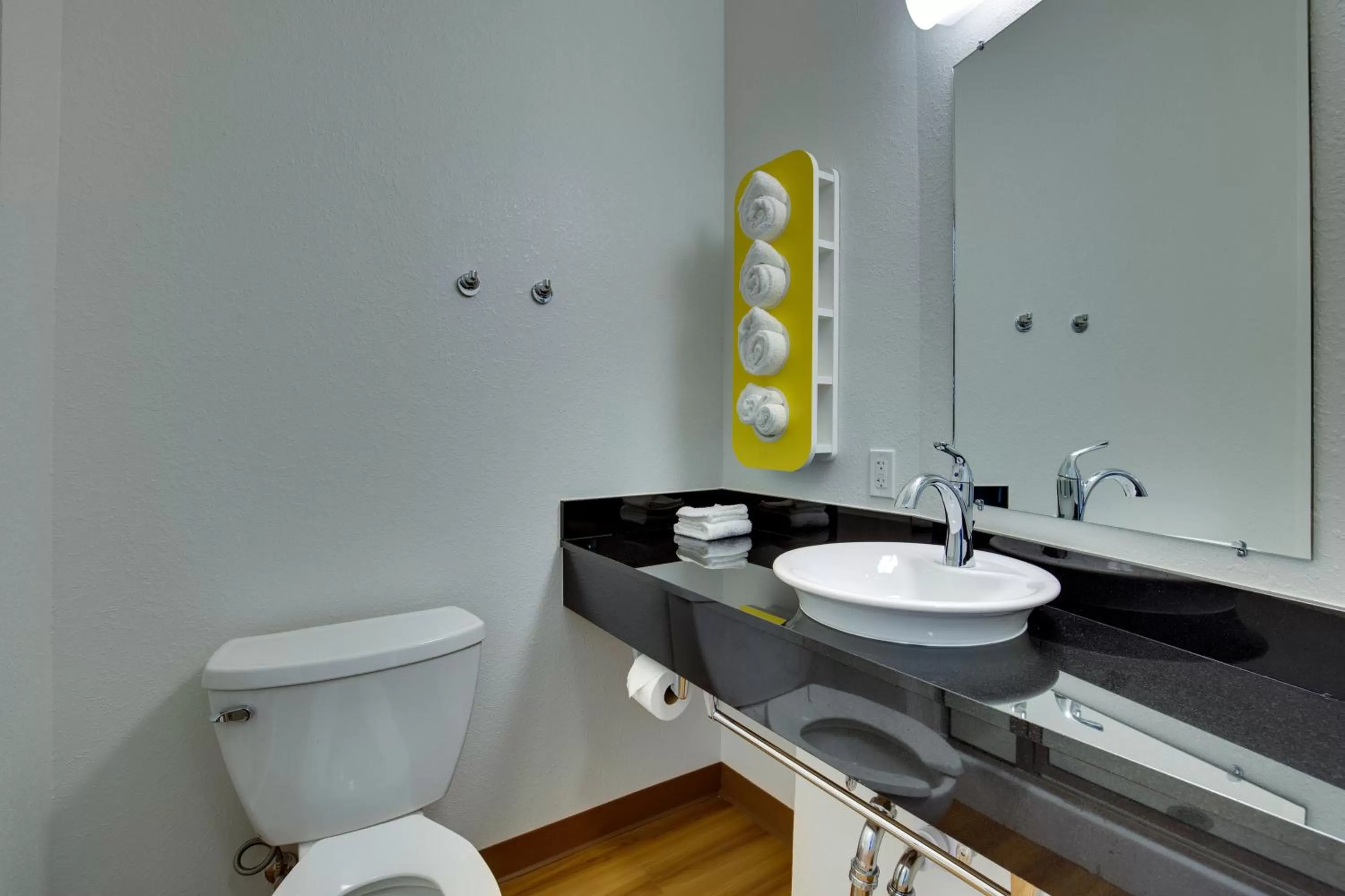 Bathroom in Motel 6 Poplar Bluff, MO