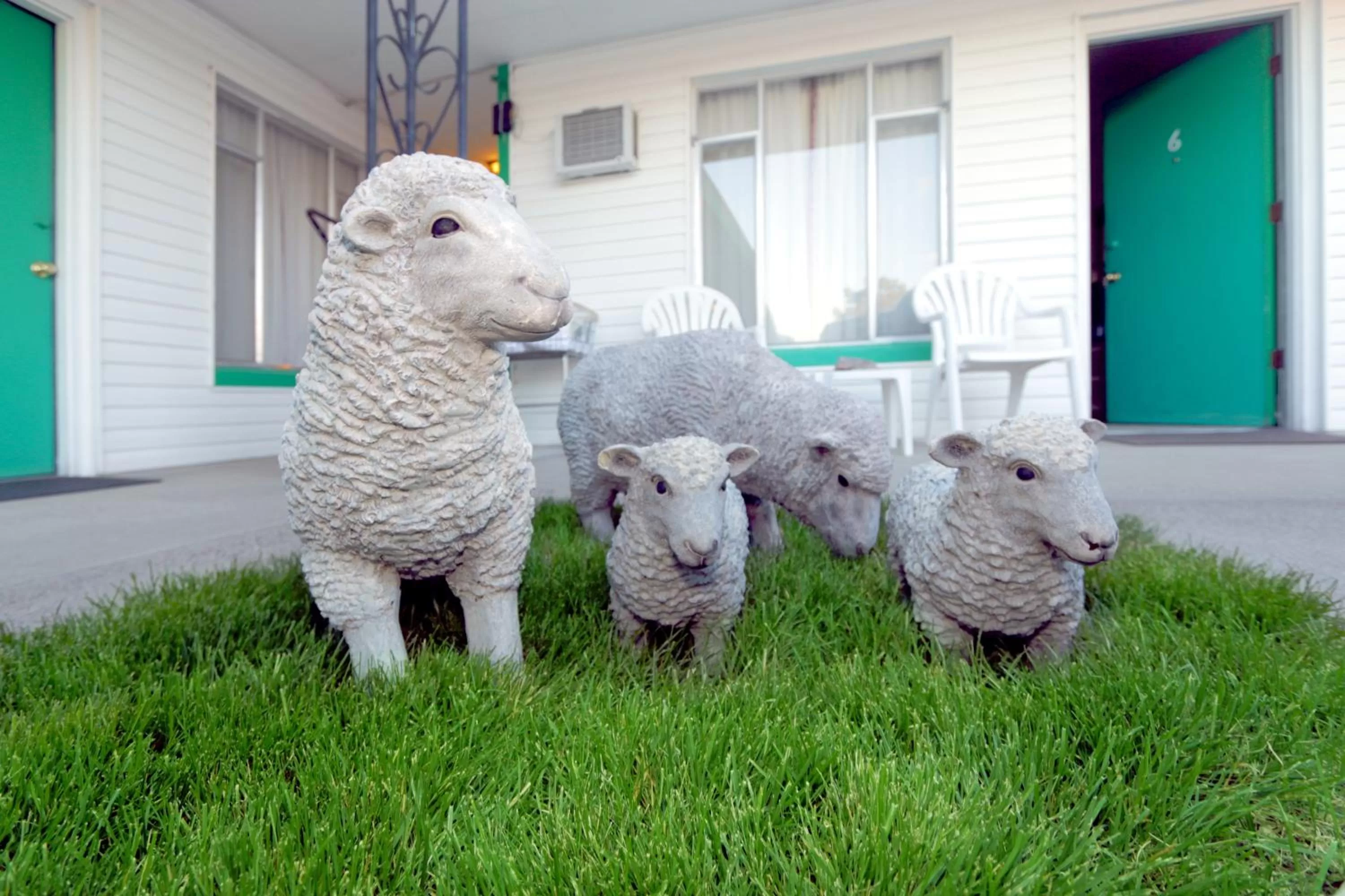 Decorative detail in Town House Motel