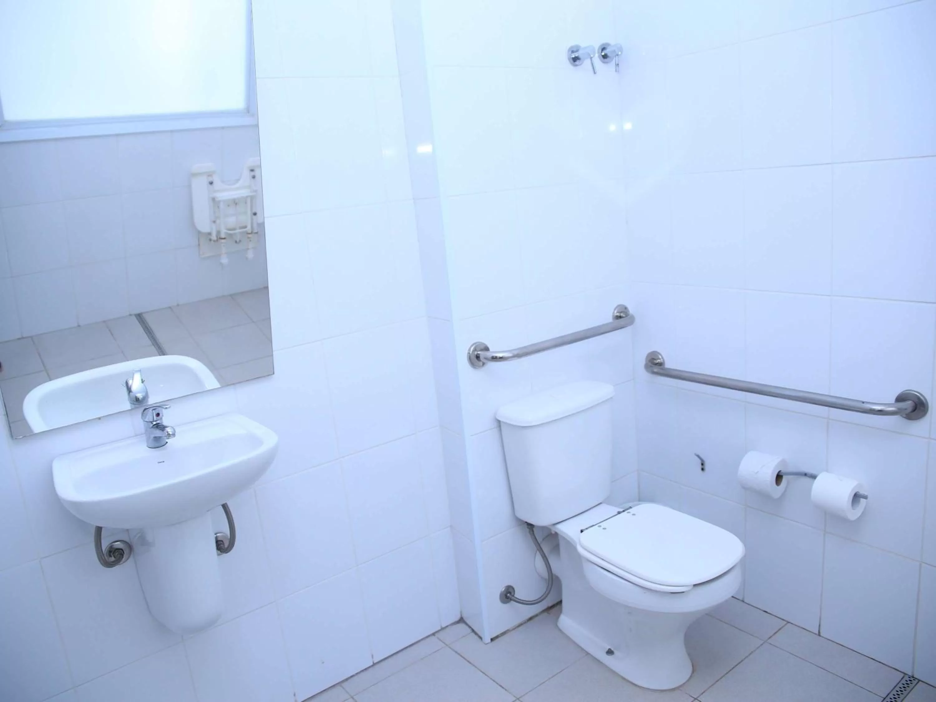 Photo of the whole room in ibis budget Piracicaba