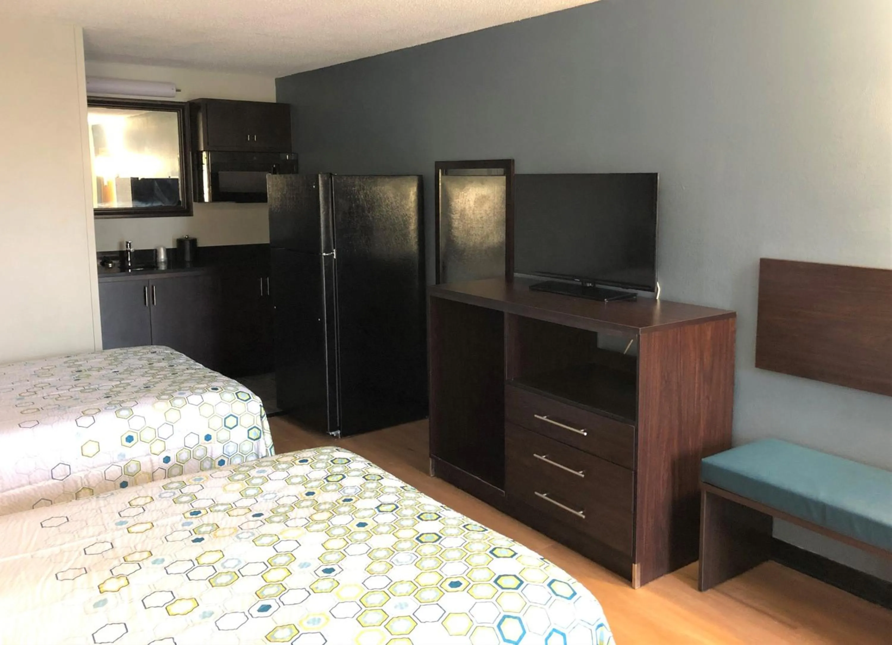 Photo of the whole room, Bed in HomeTowne Studios by Red Roof Augusta