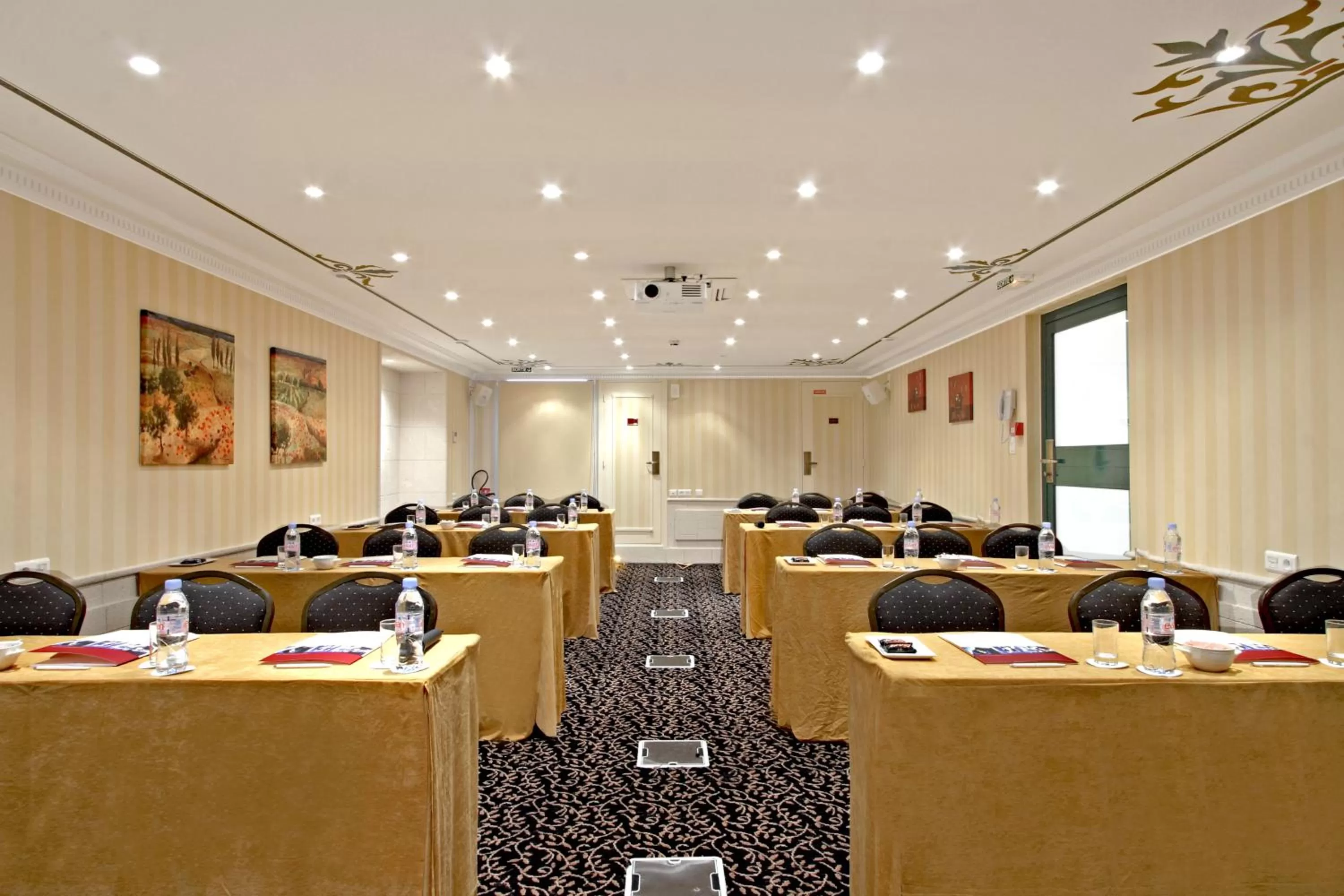Meeting/conference room in GOLDEN TULIP CANNES HOTEL de PARIS