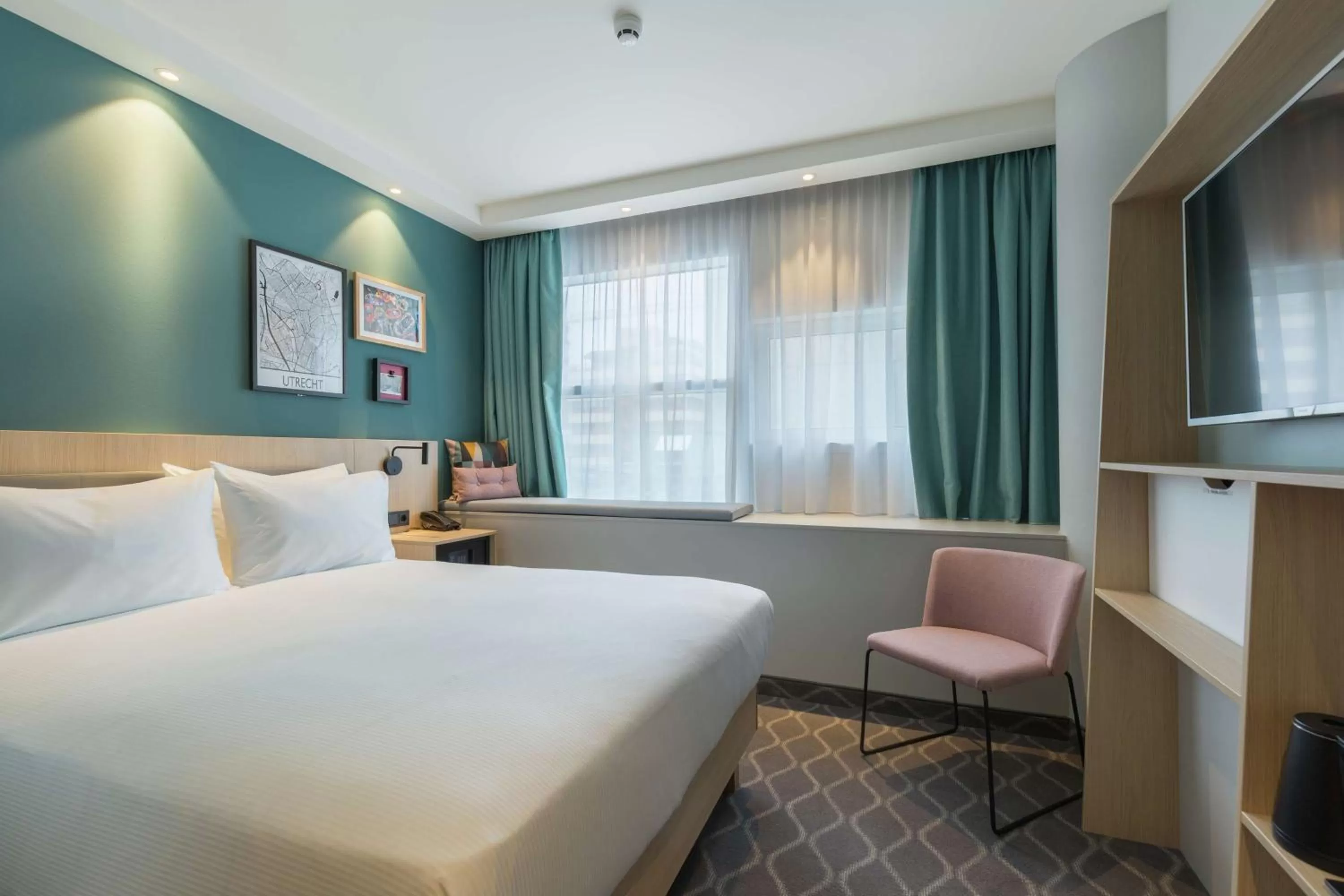 Bedroom, Bed in Hampton By Hilton Utrecht Centraal Station