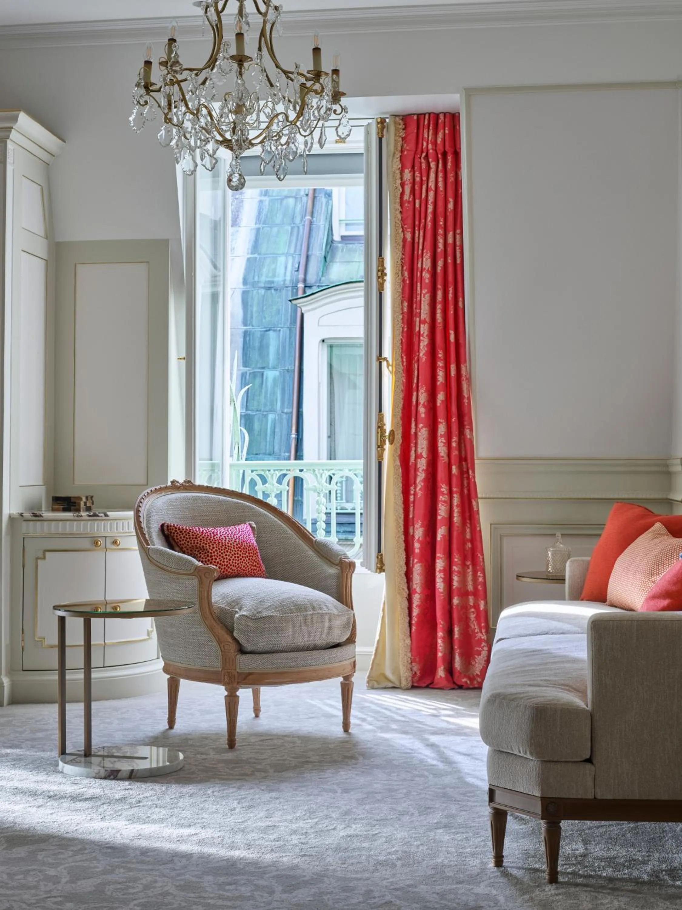 Bedroom in Le Meurice – Dorchester Collection