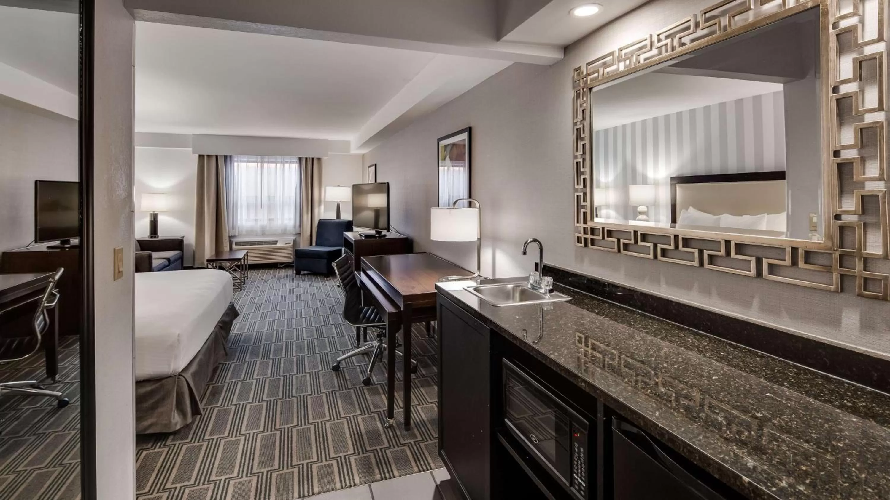 Photo of the whole room in Best Western Lapeer Inn