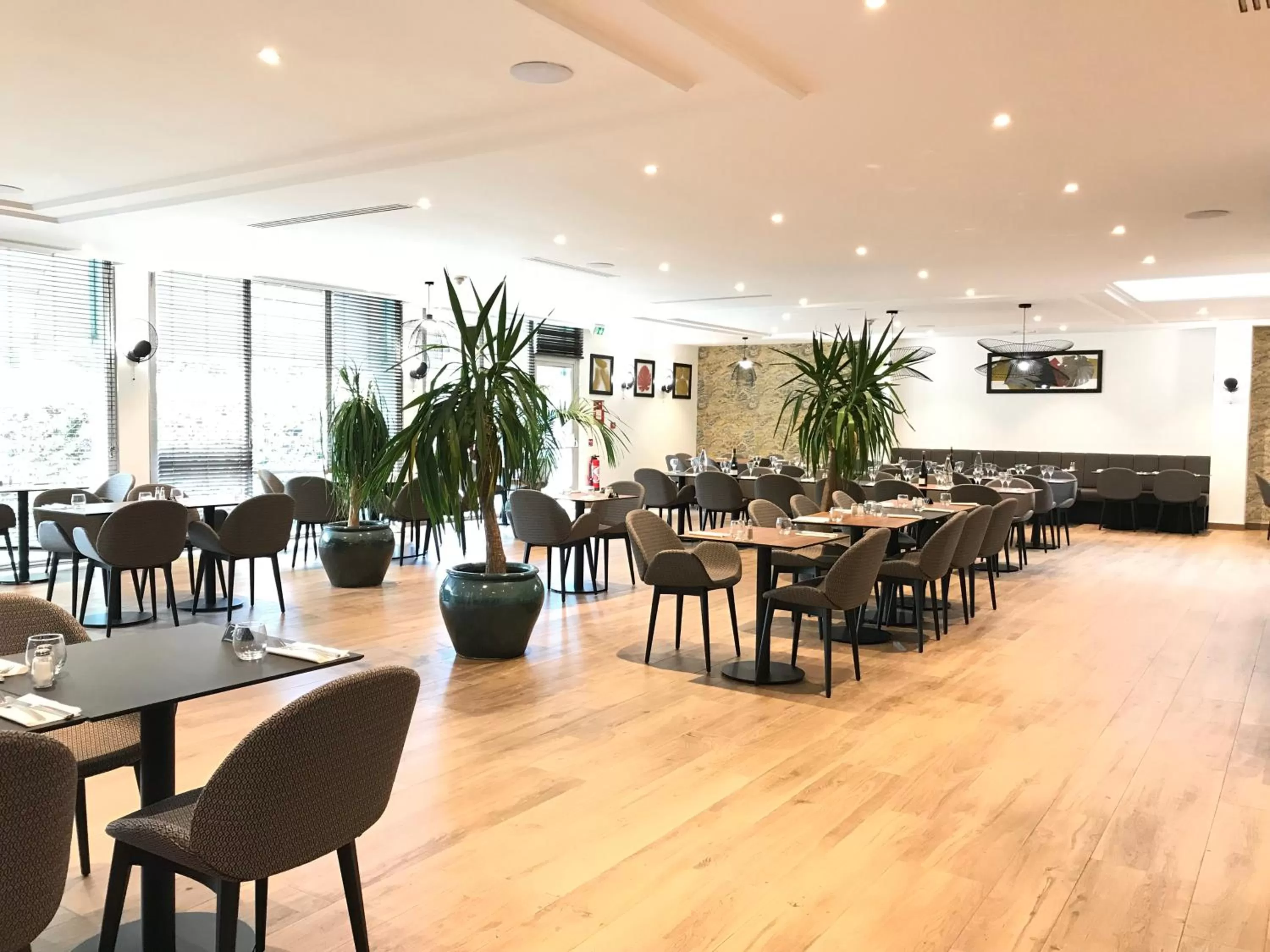 Restaurant/places to eat in Hotel Inn Paris CDG Airport