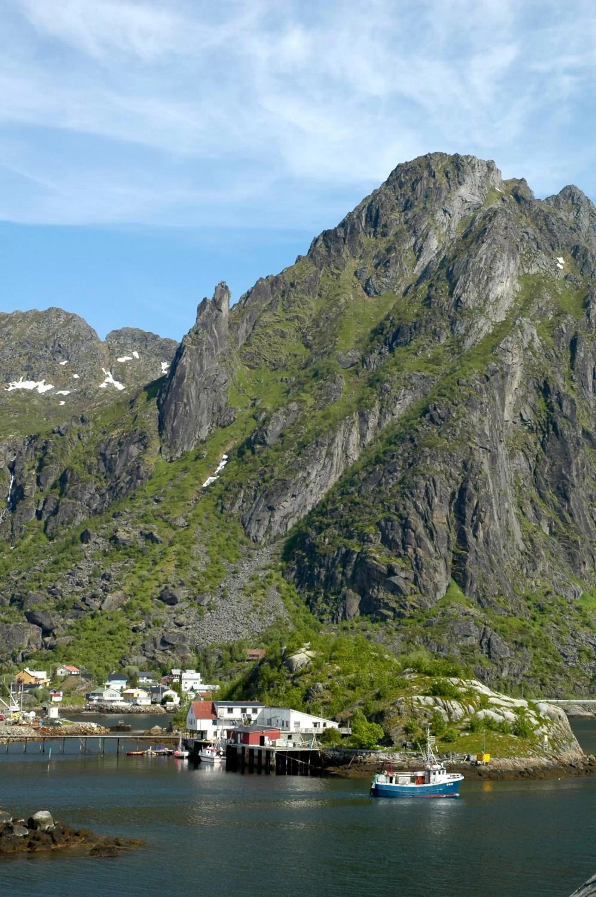 Mountain view in Marina Hotel Lofoten