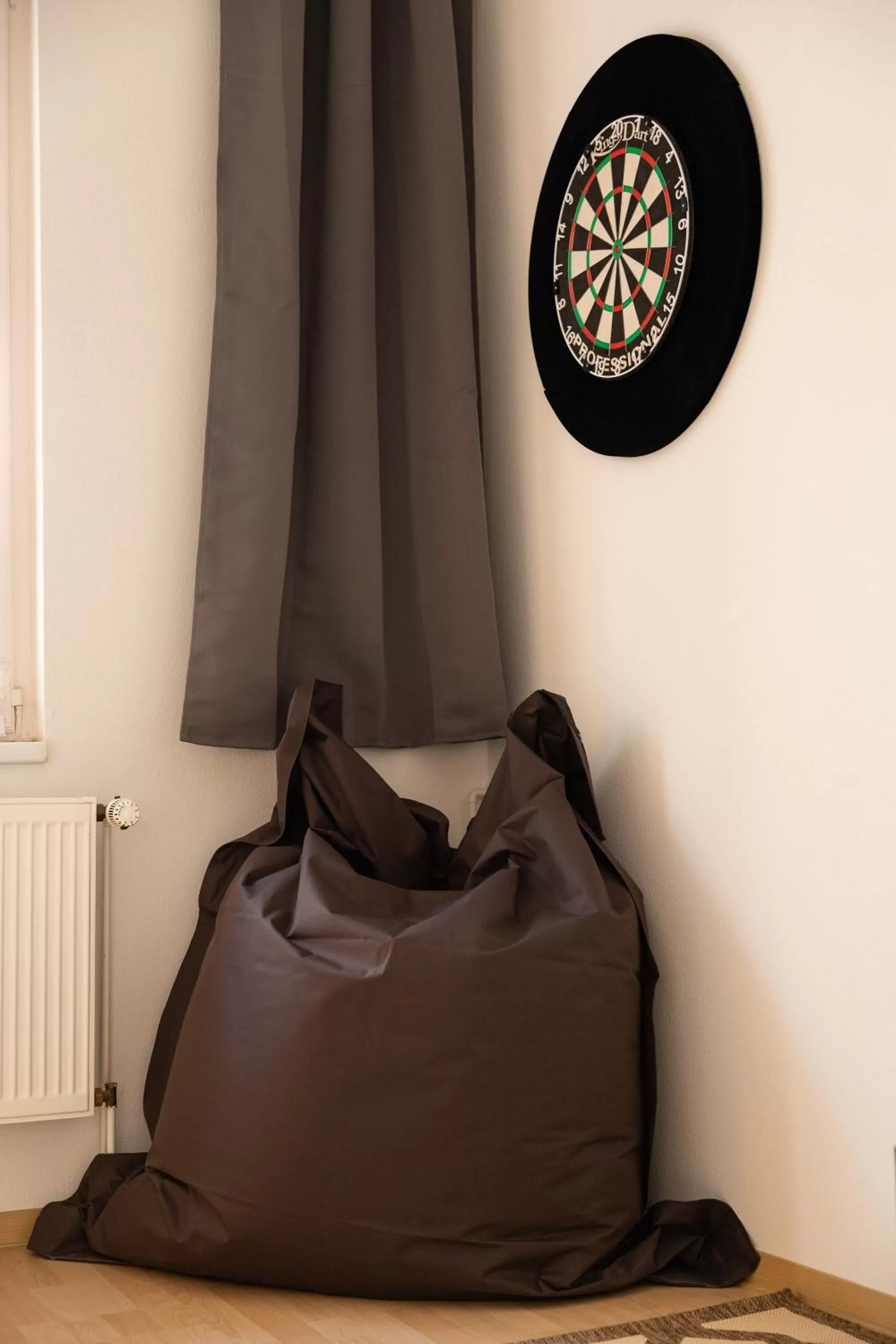 Living room, Bed in Ko-Living Space an der Oper - Street Art Design Apartments