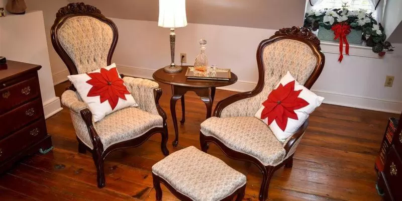 The Richard Johnston Inn & 1890 Caroline House