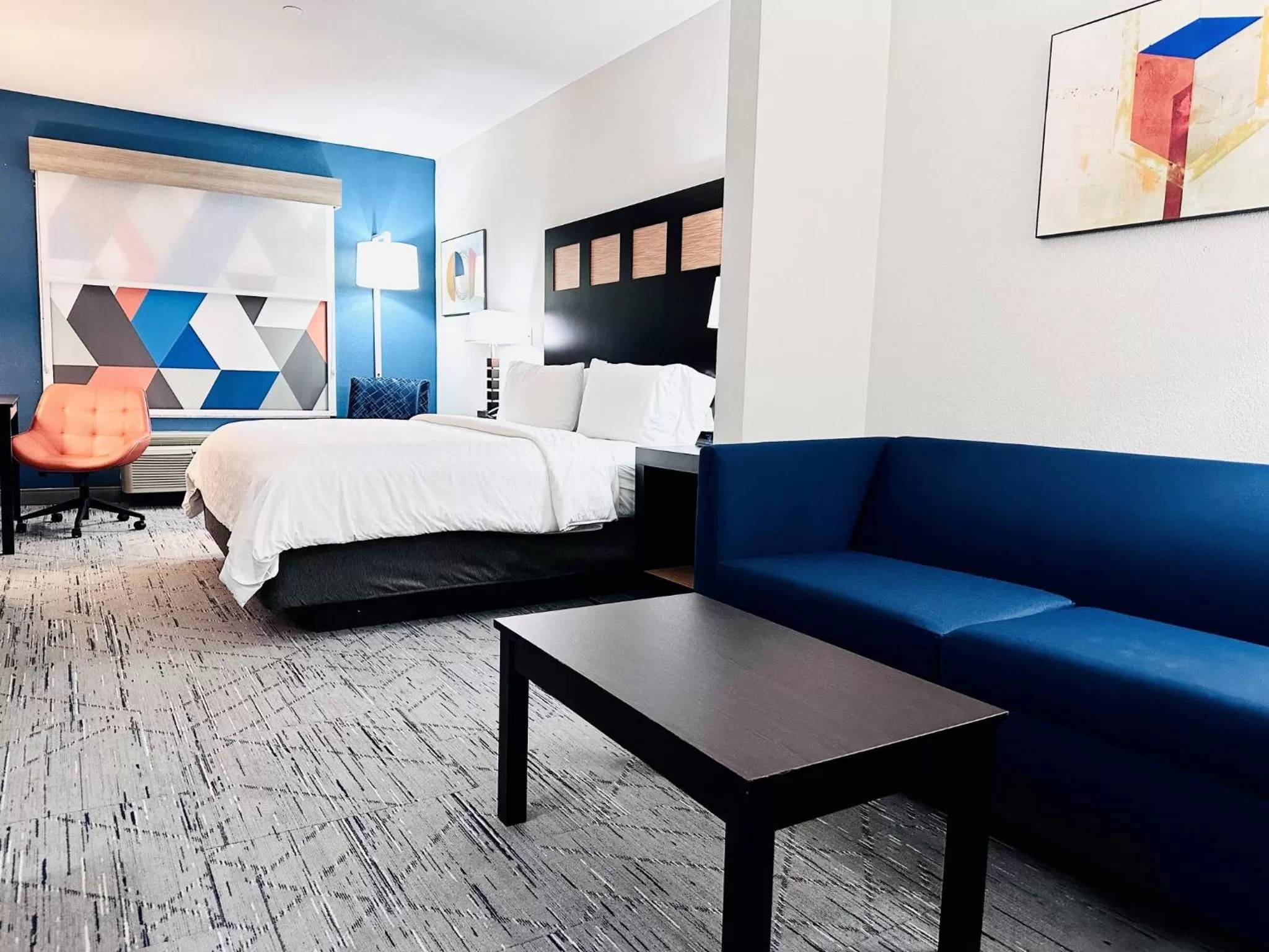 Bedroom, Bed in Holiday Inn Express & Suites Houston East - Baytown by IHG