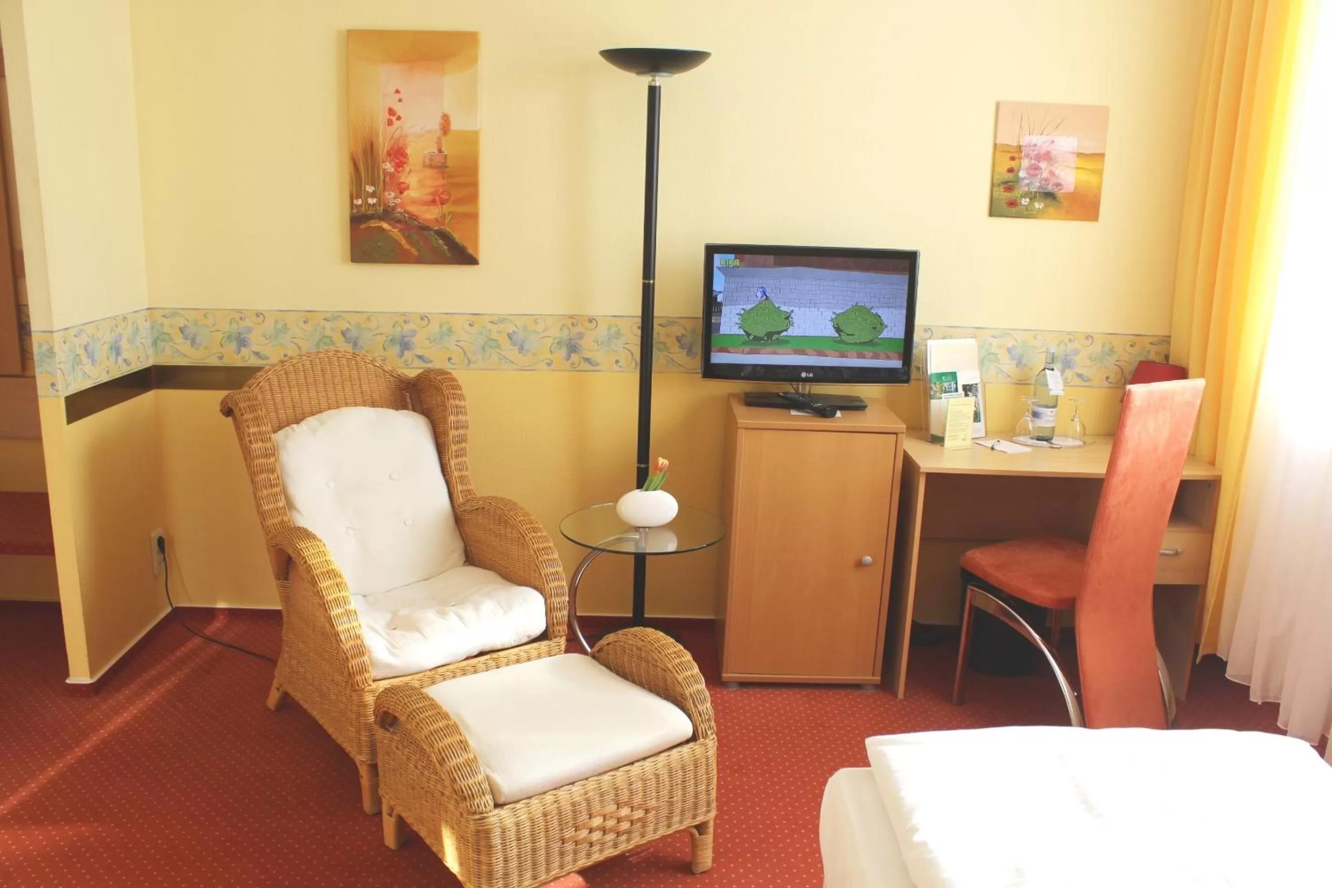 Photo of the whole room, Bed in Parkhotel Klüschenberg