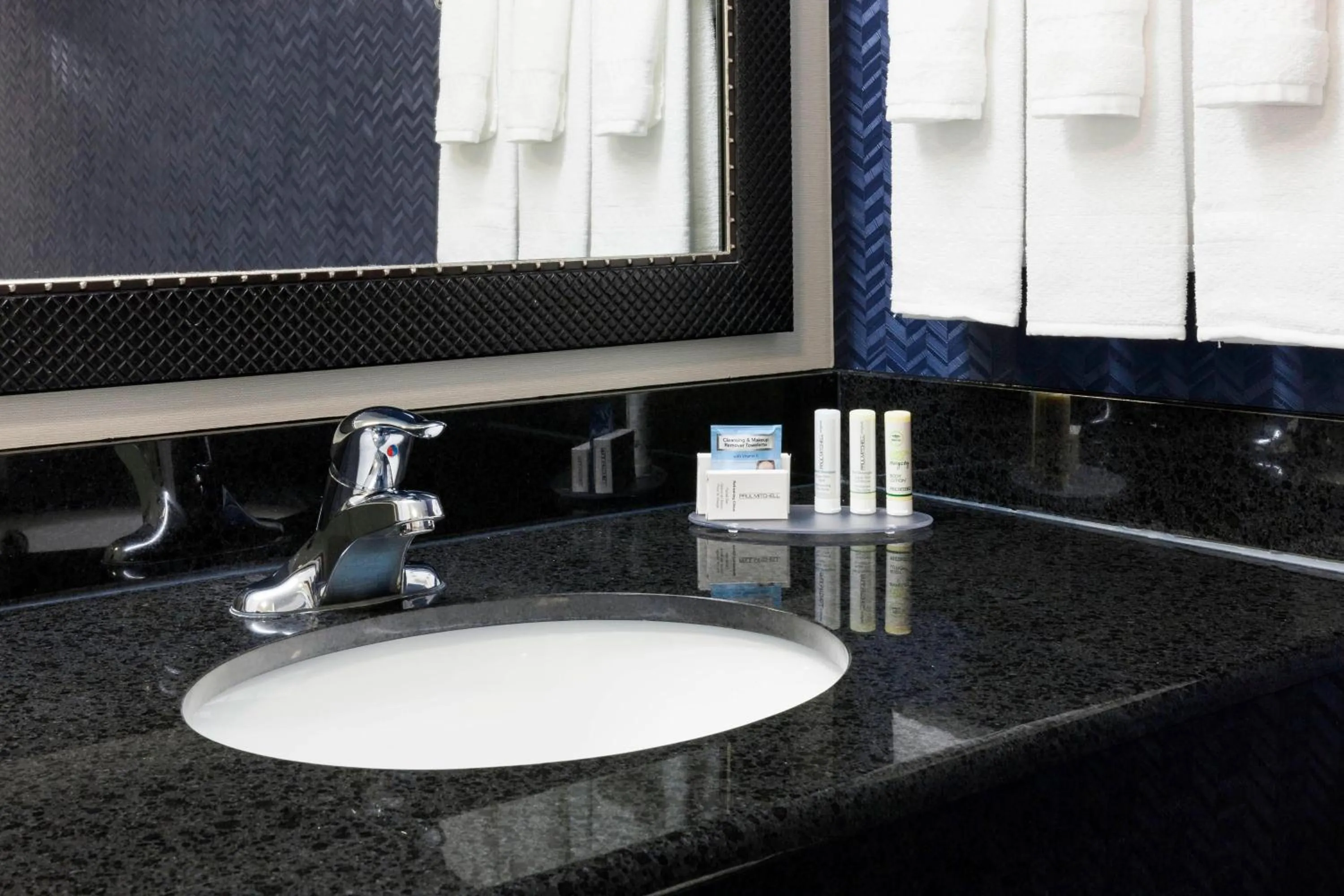 Bathroom in Fairfield Inn & Suites by Marriott Austin Parmer Tech Ridge