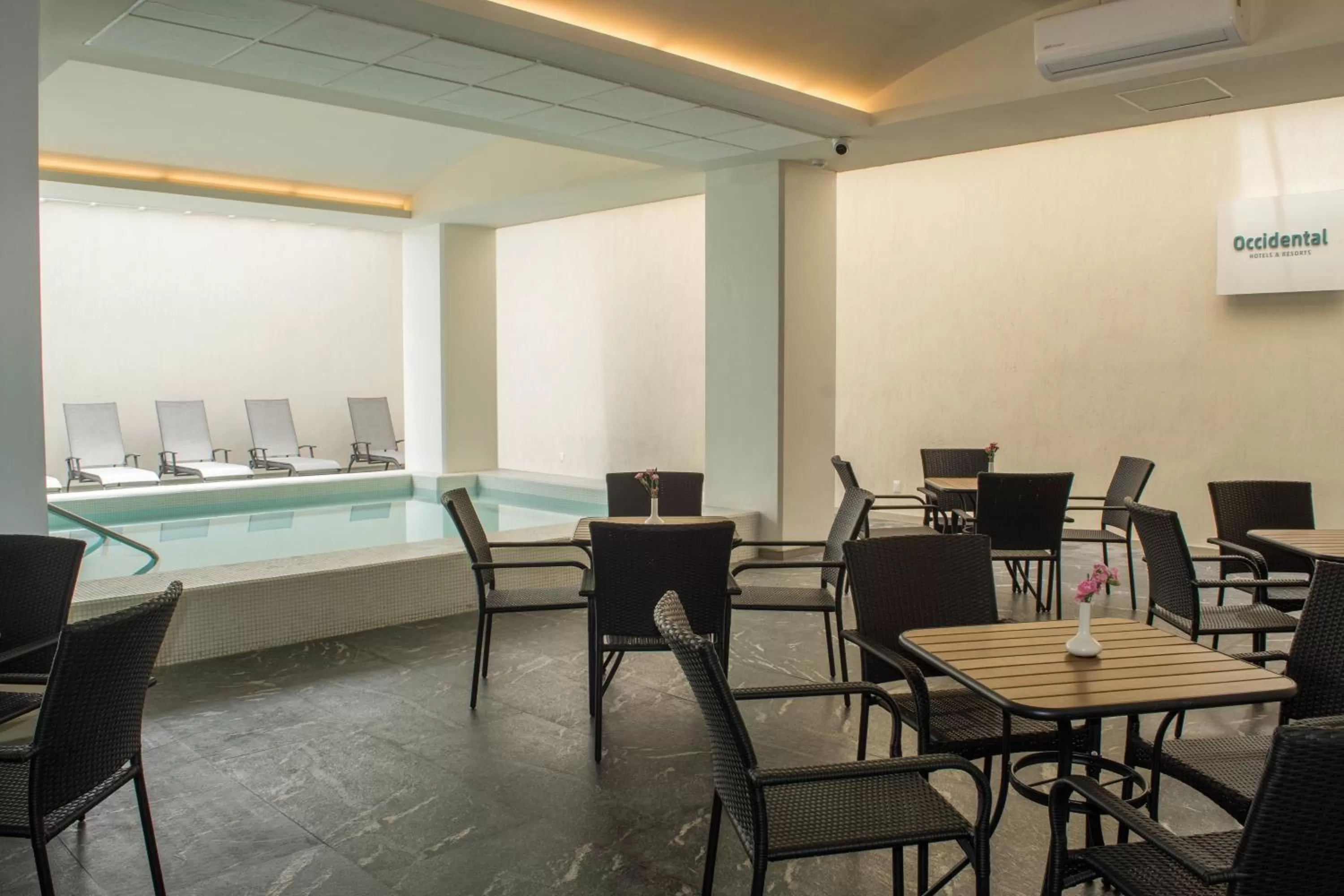 Swimming pool in Crown Victoria Hotel