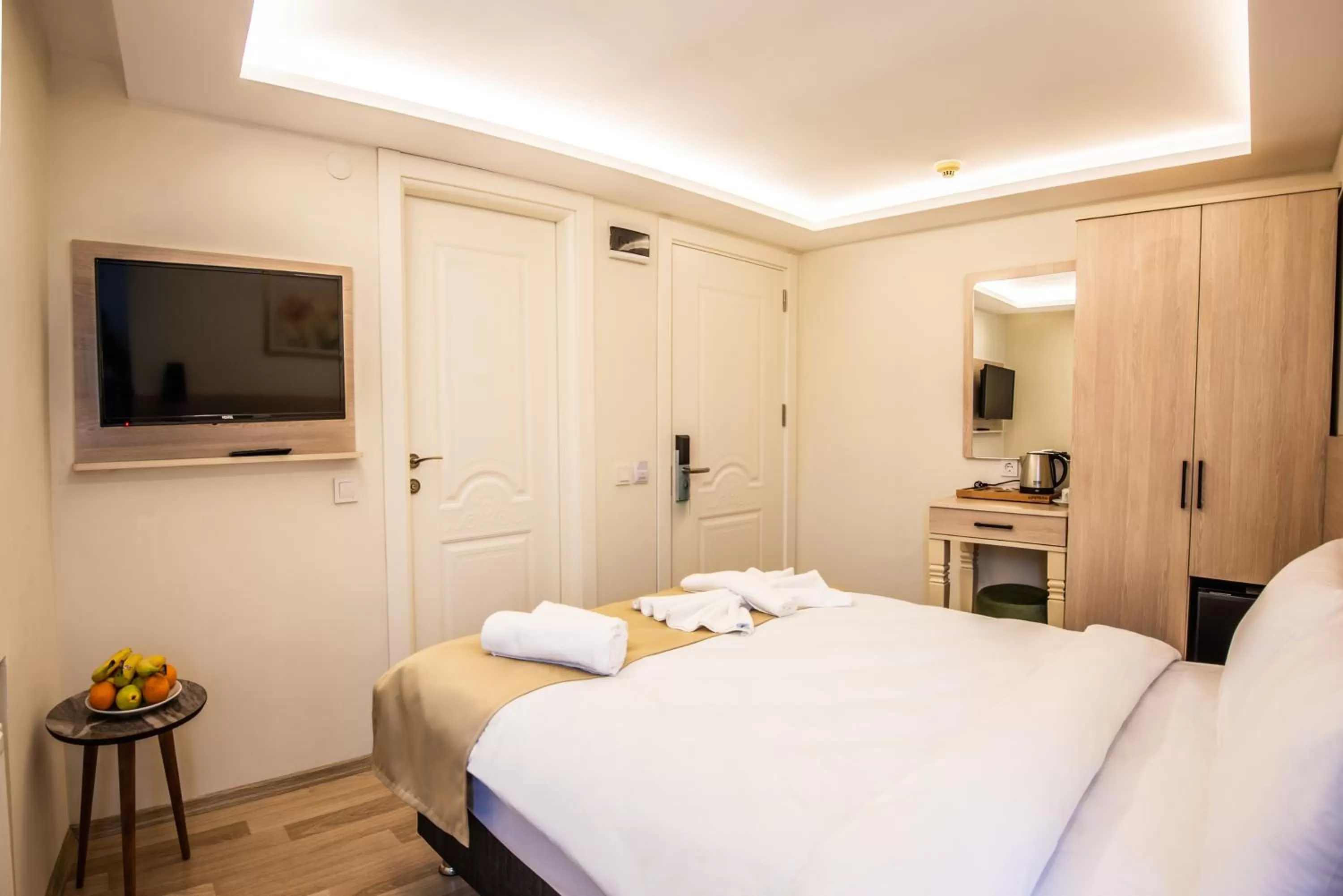 Photo of the whole room, Bed in Royal Bosphorus Hotel & SPA Hamam