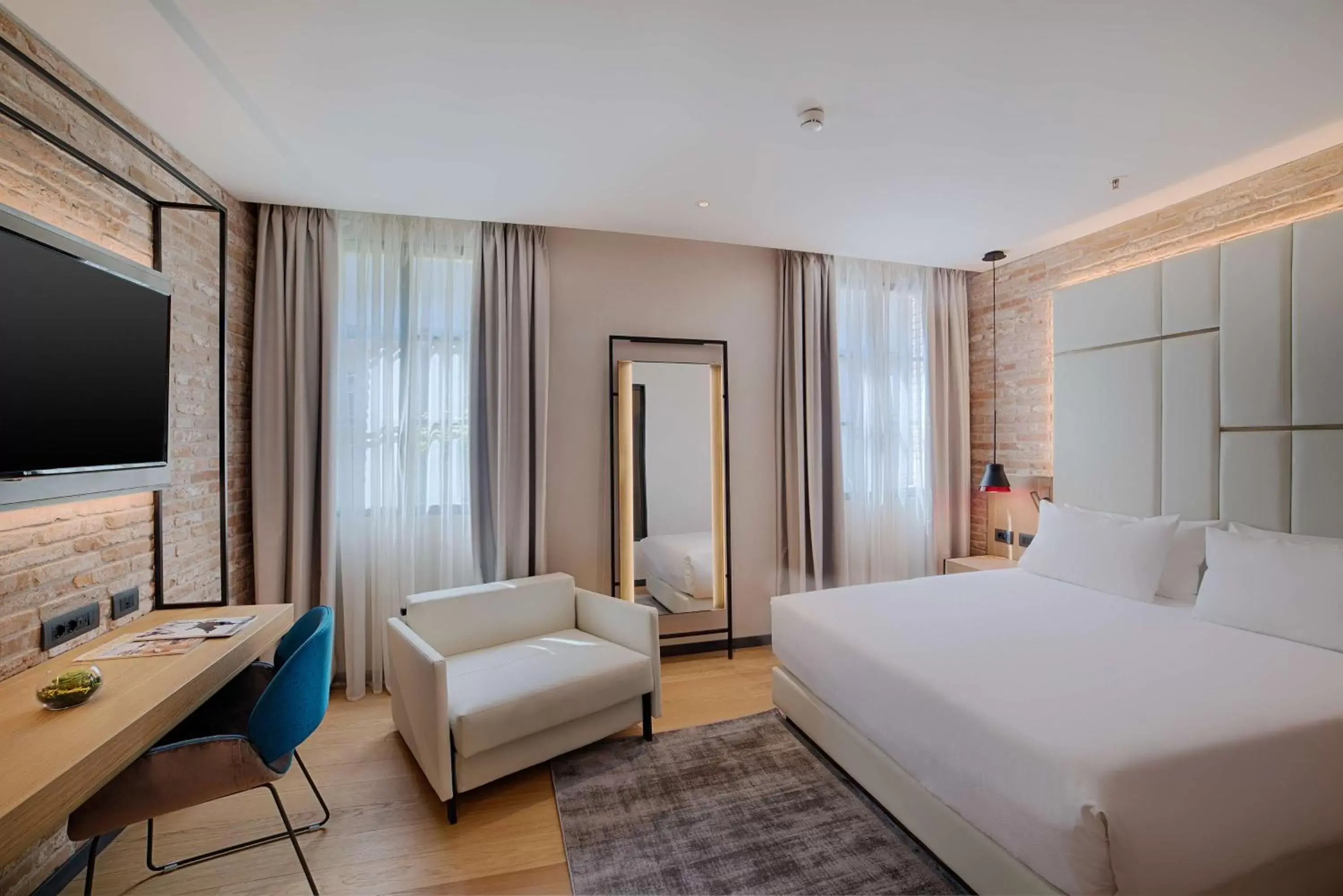 Premium Double Room Laguna View with Extra Bed (2 Adults + 1 Child) in NH Collection Murano Villa Premium Double Room Laguna View with Extra Bed (2 Adults + 1 Child) in NH Collection Murano Villa