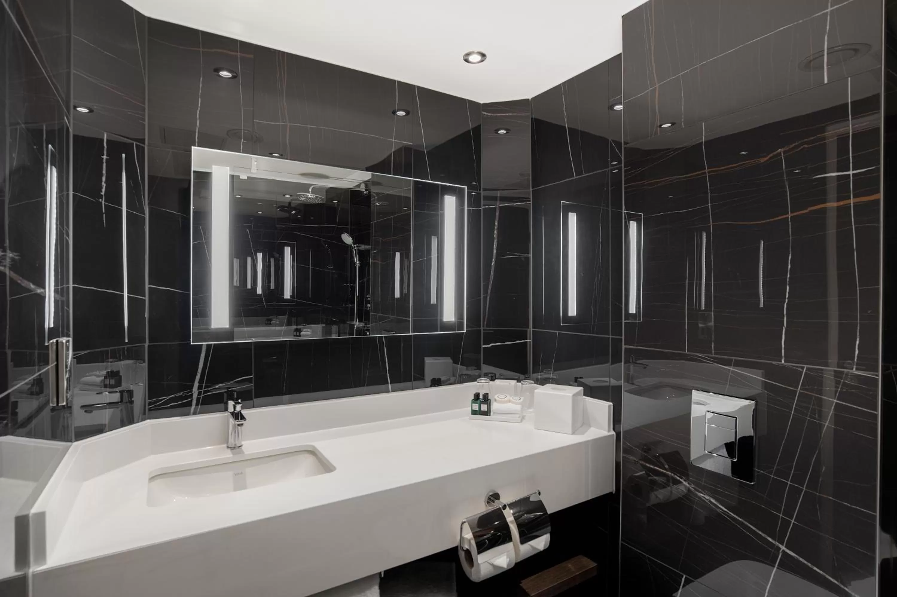 Bathroom in Sofitel London Gatwick
