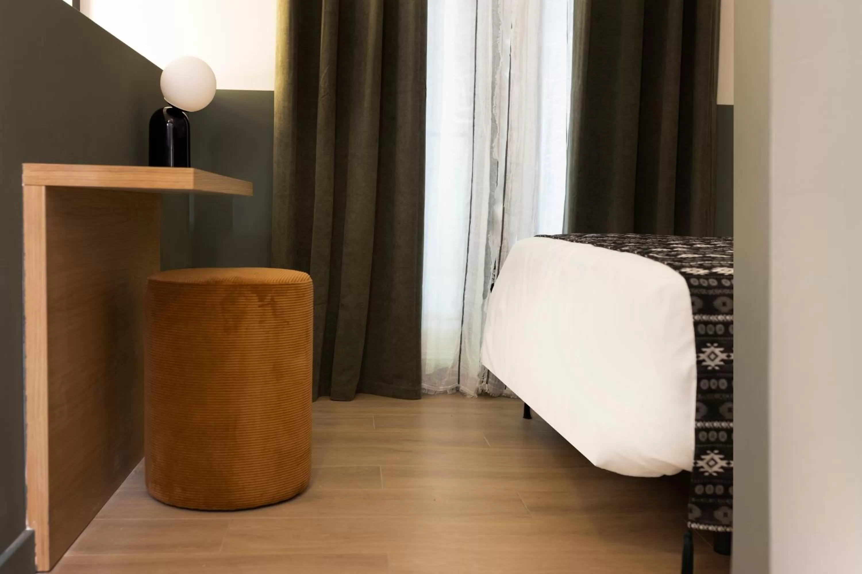 Seating area, Bed in Doña Lola Alojamientos Boutique