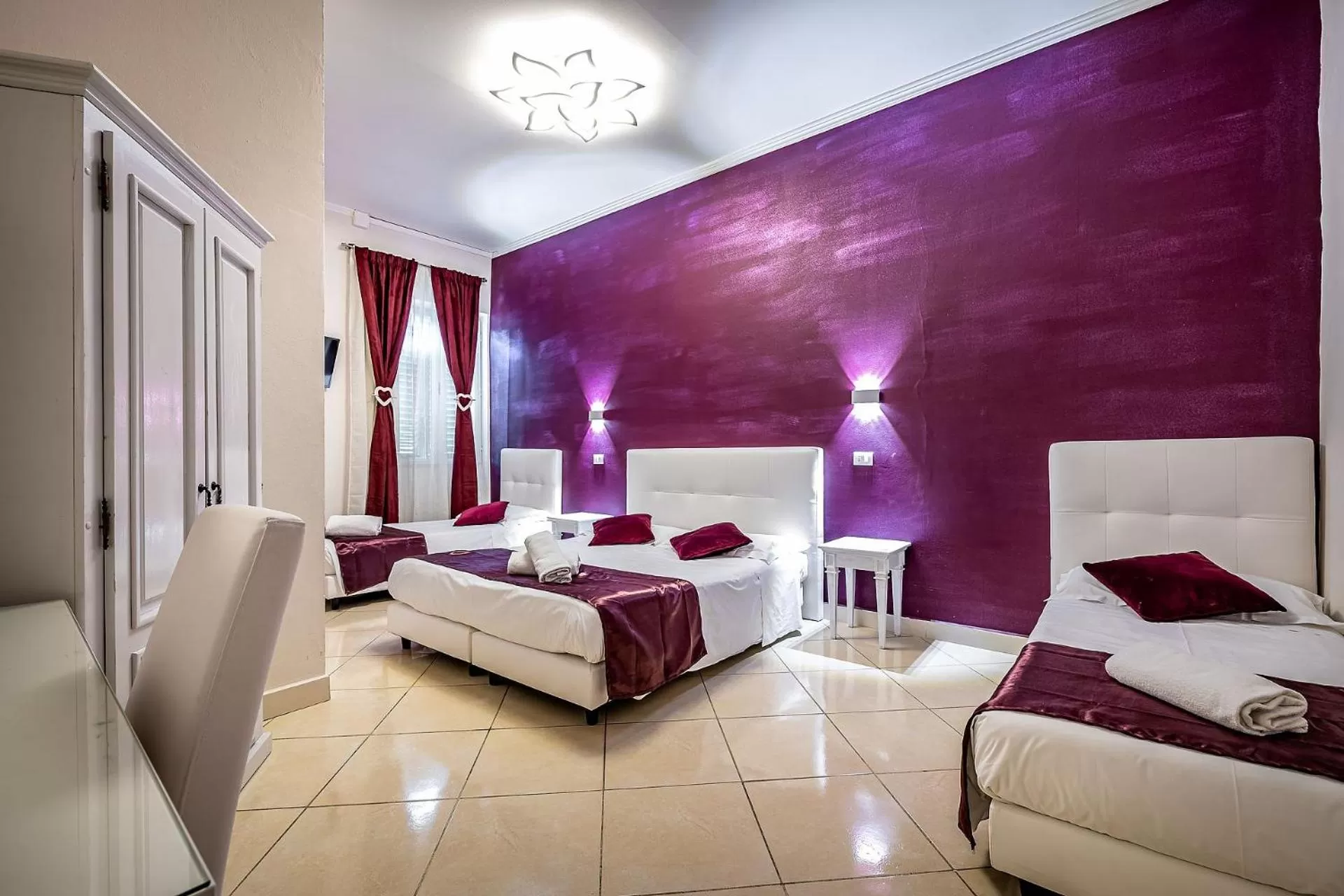 Bedroom, Bed in HOTEL VENETO con accesso ZTL