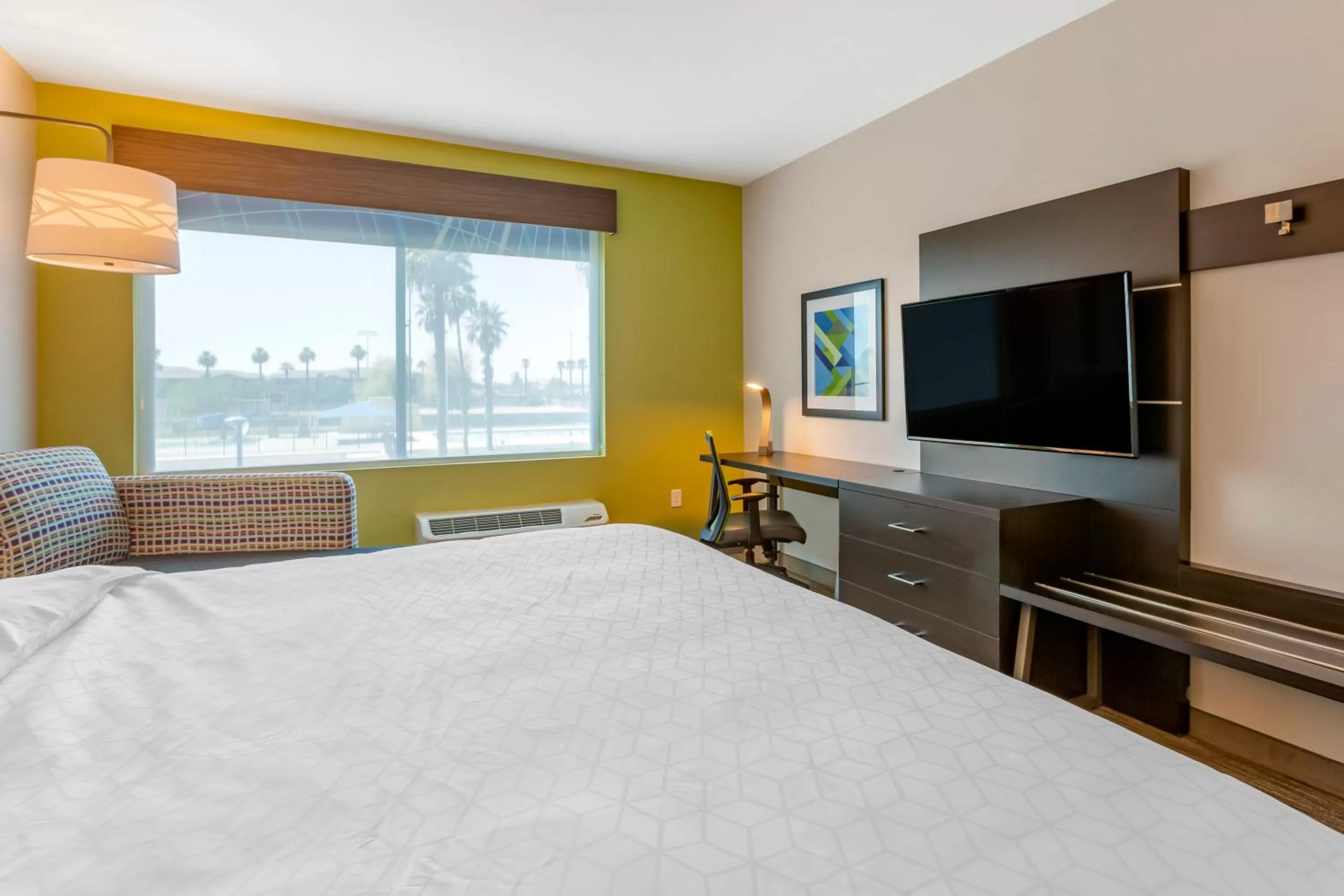 TV and multimedia, Bed in Holiday Inn Express & Suites - Phoenix Dwtn - State Capitol by IHG