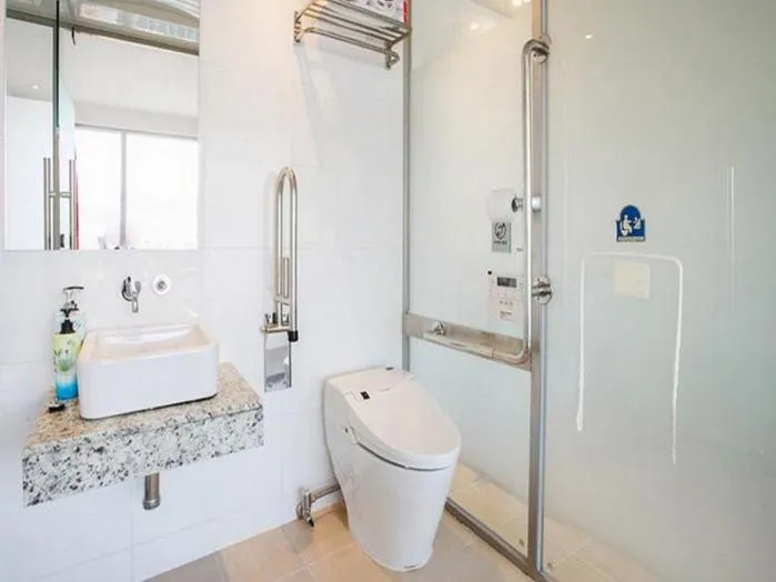 Bathroom in La Villa Hotel