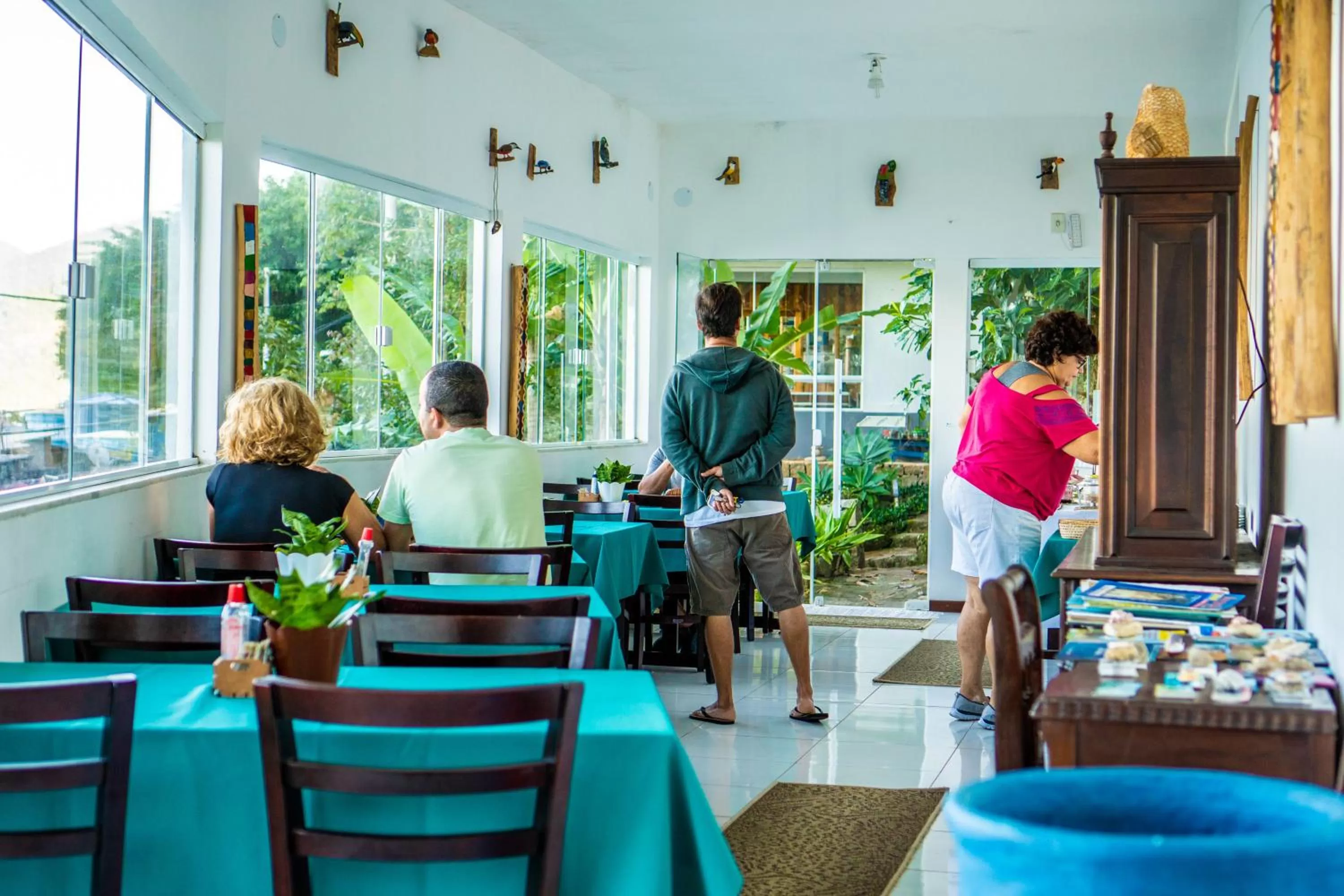 group of guests, Restaurant/Places to Eat in Pousada Piquara