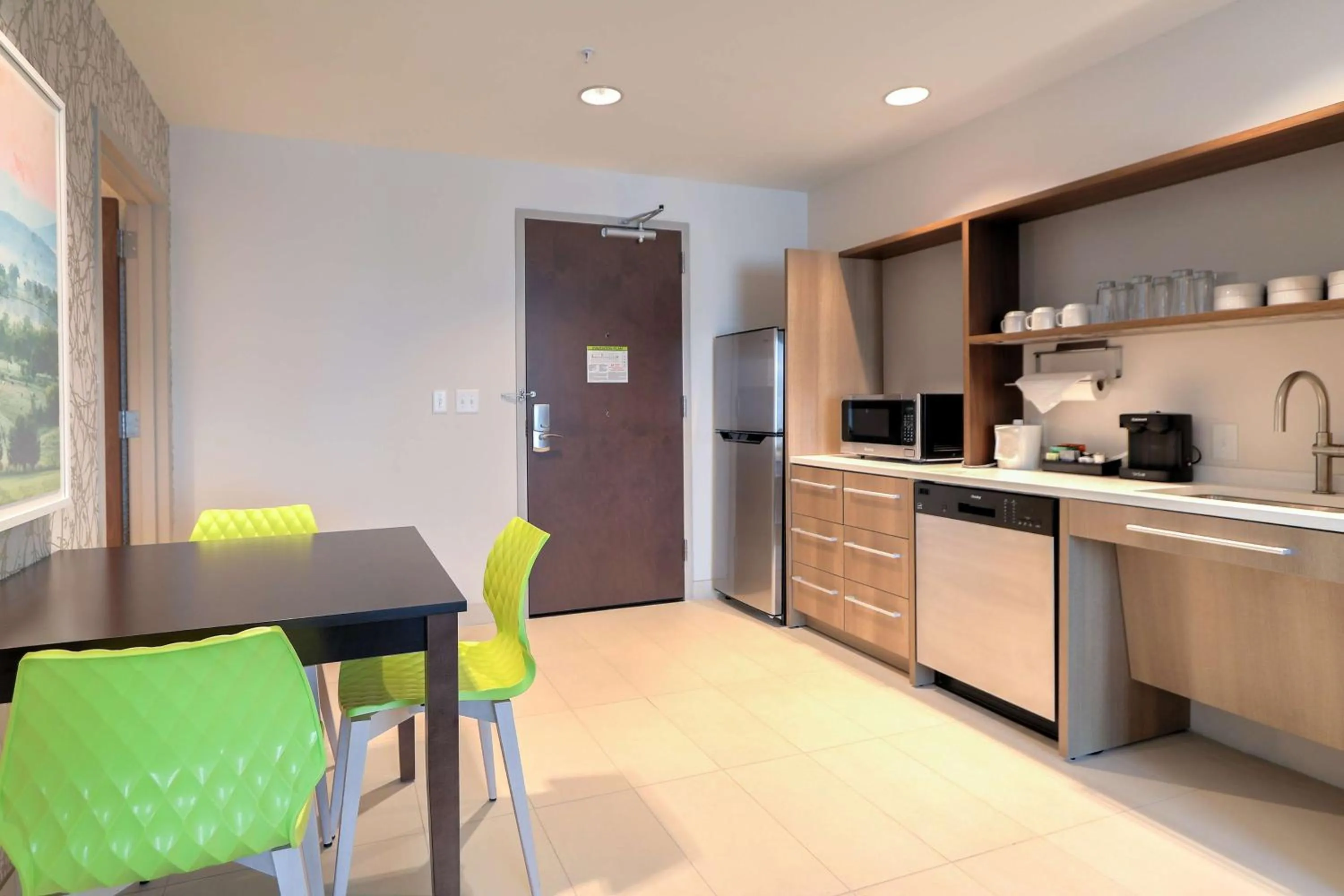 Kitchen or kitchenette in Home2 Suites By Hilton Alcoa Knoxville Airport