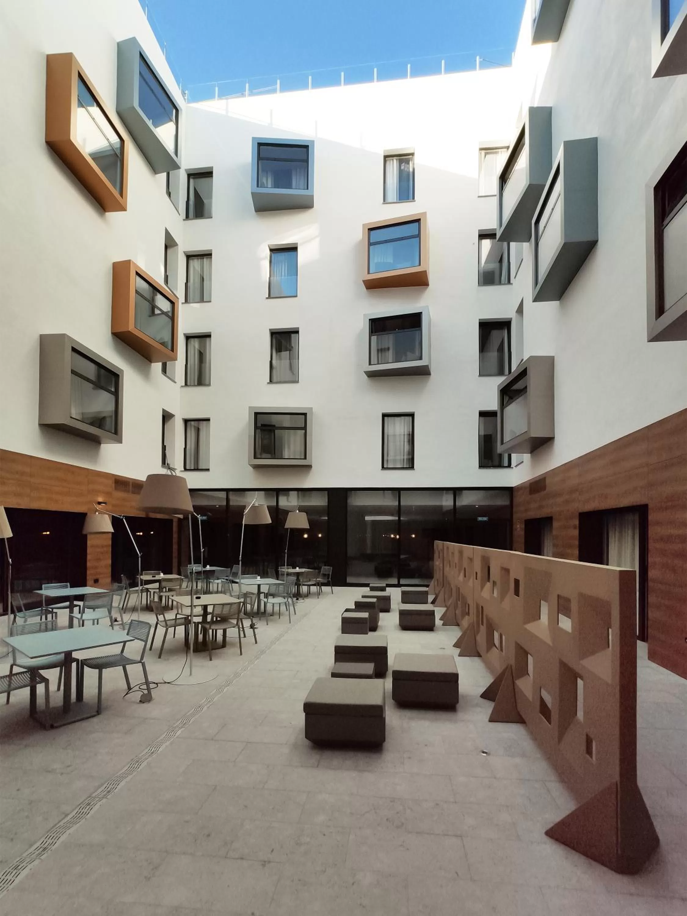 Patio in Hotel Macià Sevilla Kubb