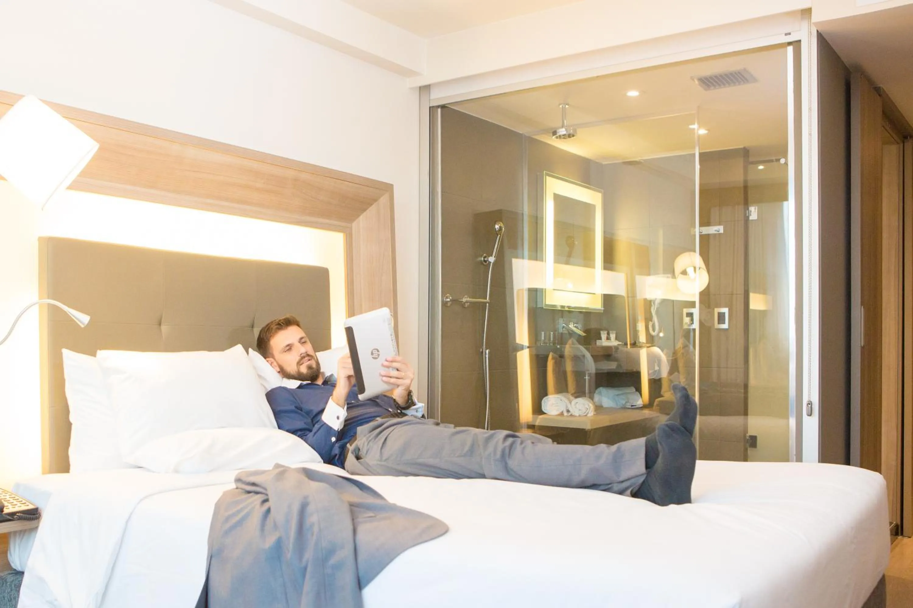 Bathroom, Bed in Novotel RJ Porto Atlantico