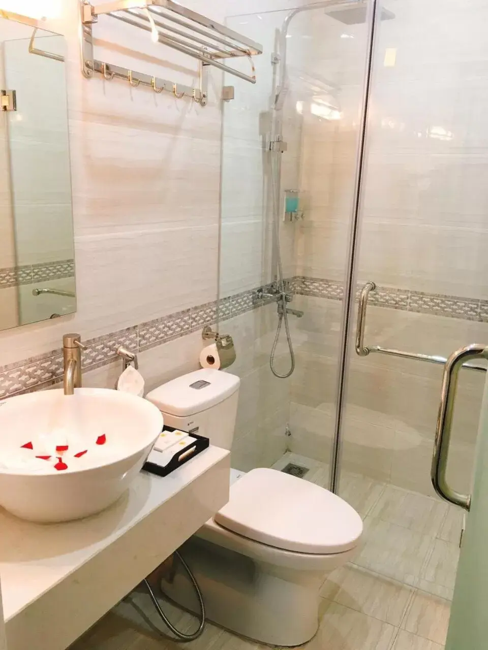 Suite with City View in MayFlower Hotel- Central Old Quarter Suite with City View in MayFlower Hotel- Central Old Quarter