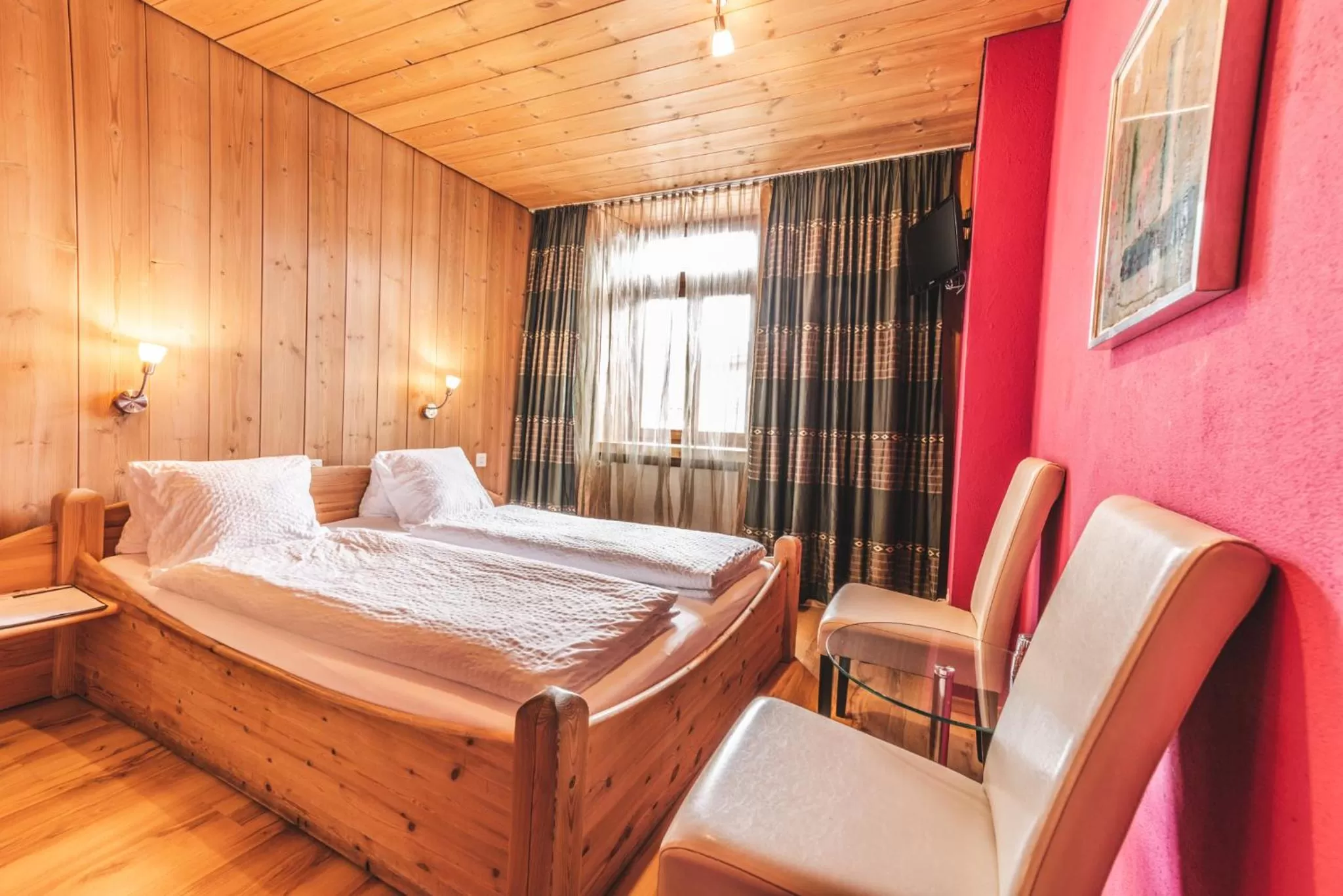 Photo of the whole room, Bed in CURUNA Hotel-Garni