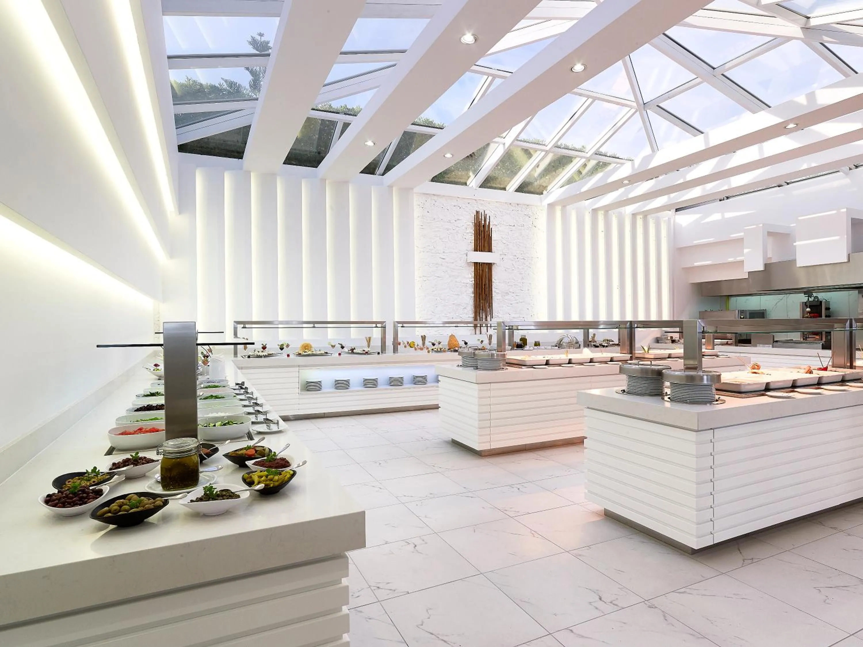 Restaurant/places to eat in Dimitra Beach Hotel & Suites