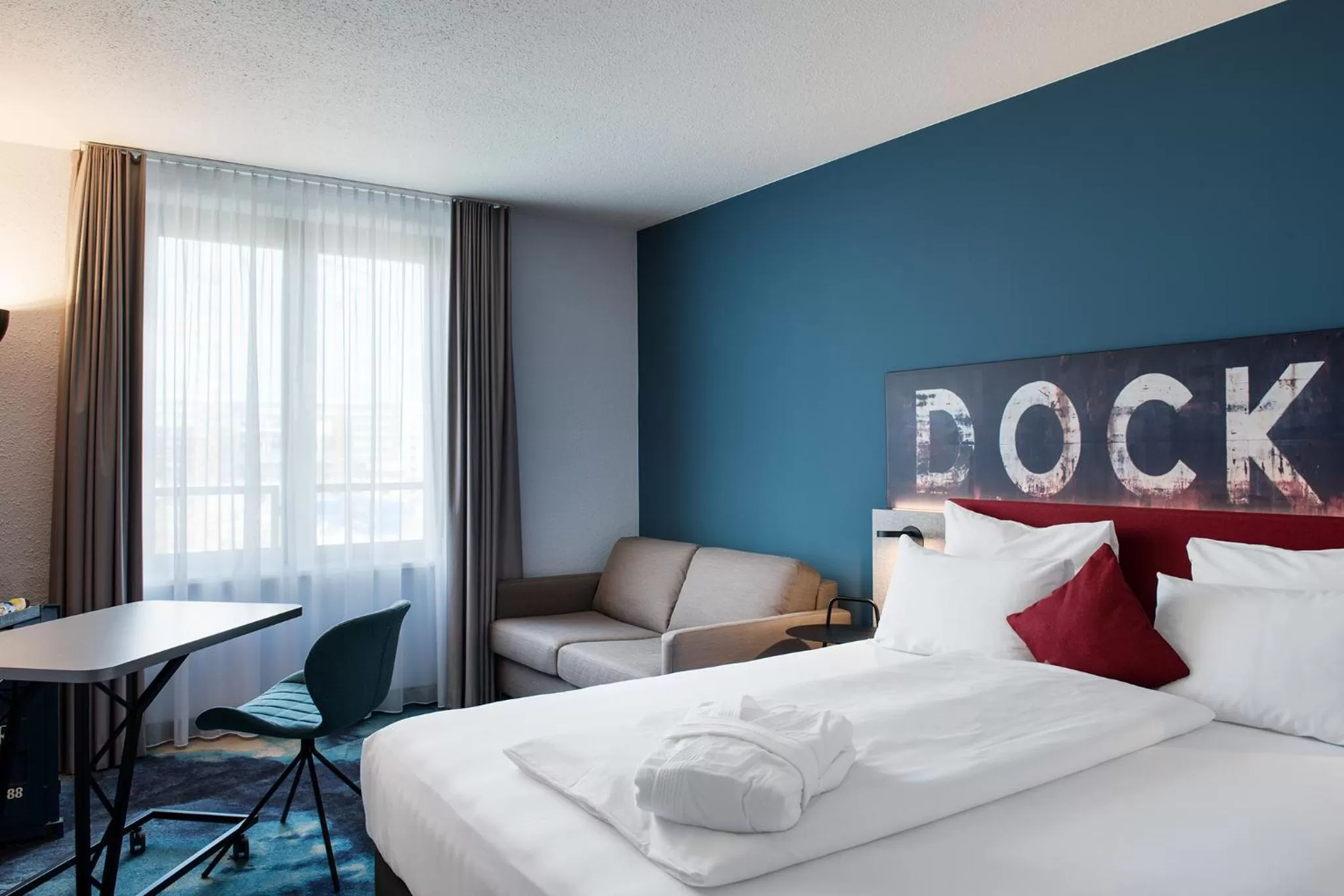 Photo of the whole room, Bed in Mercure Hotel Hamburg City