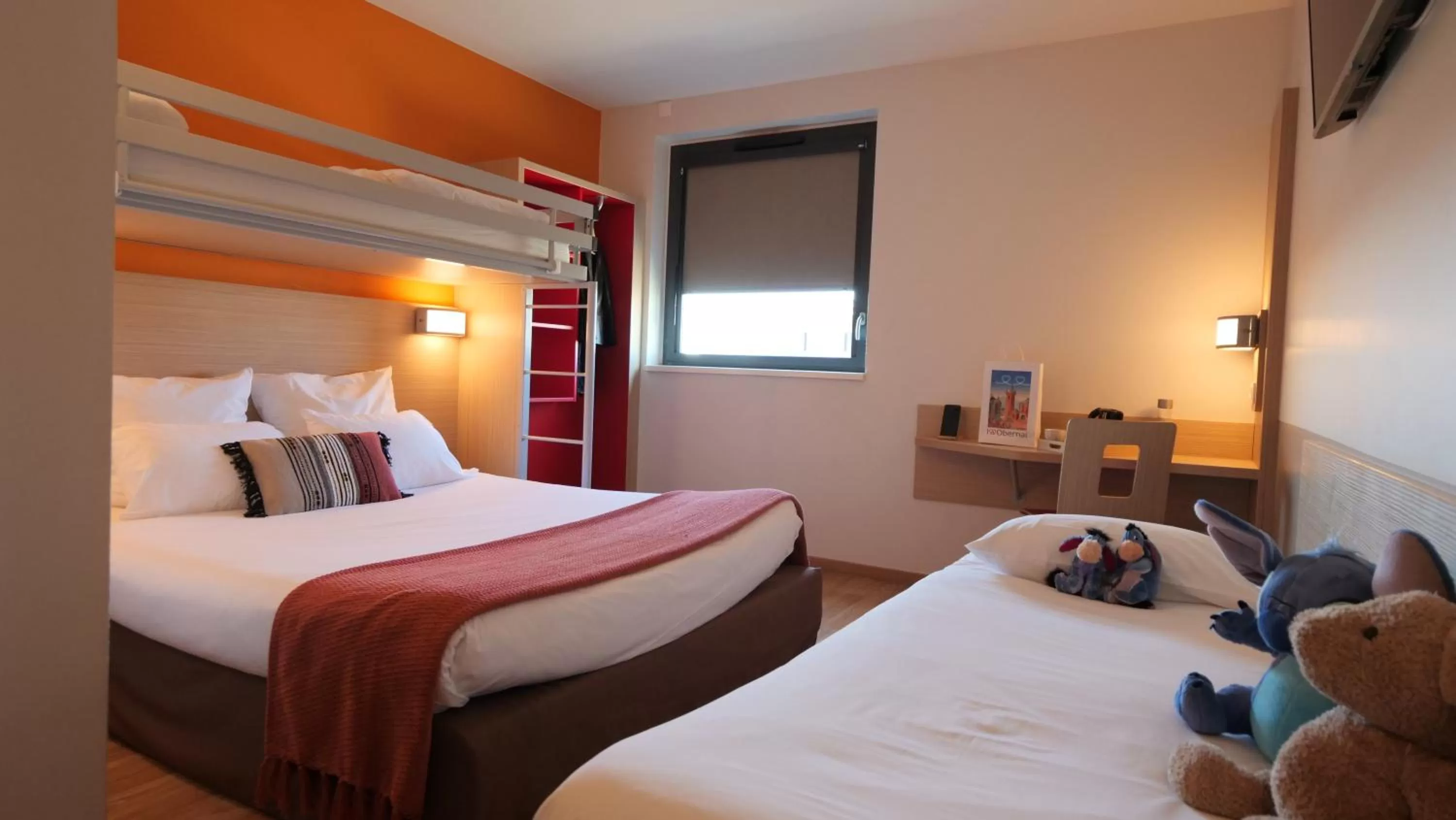 Photo of the whole room, Bed in Oneloft Hotel