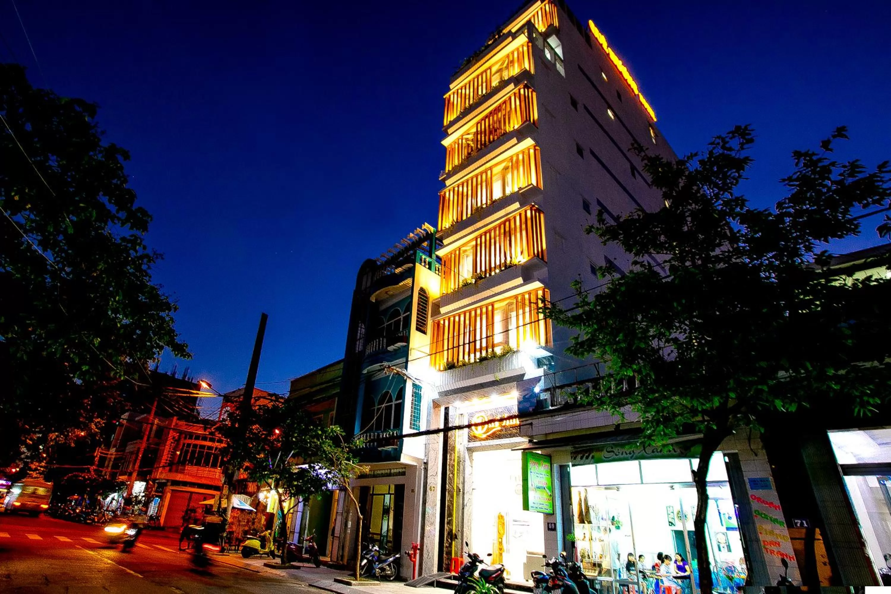 Neighbourhood in QUE HUONG HOTEL