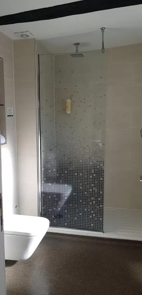 Bathroom in The Bath Arms Wetherspoon