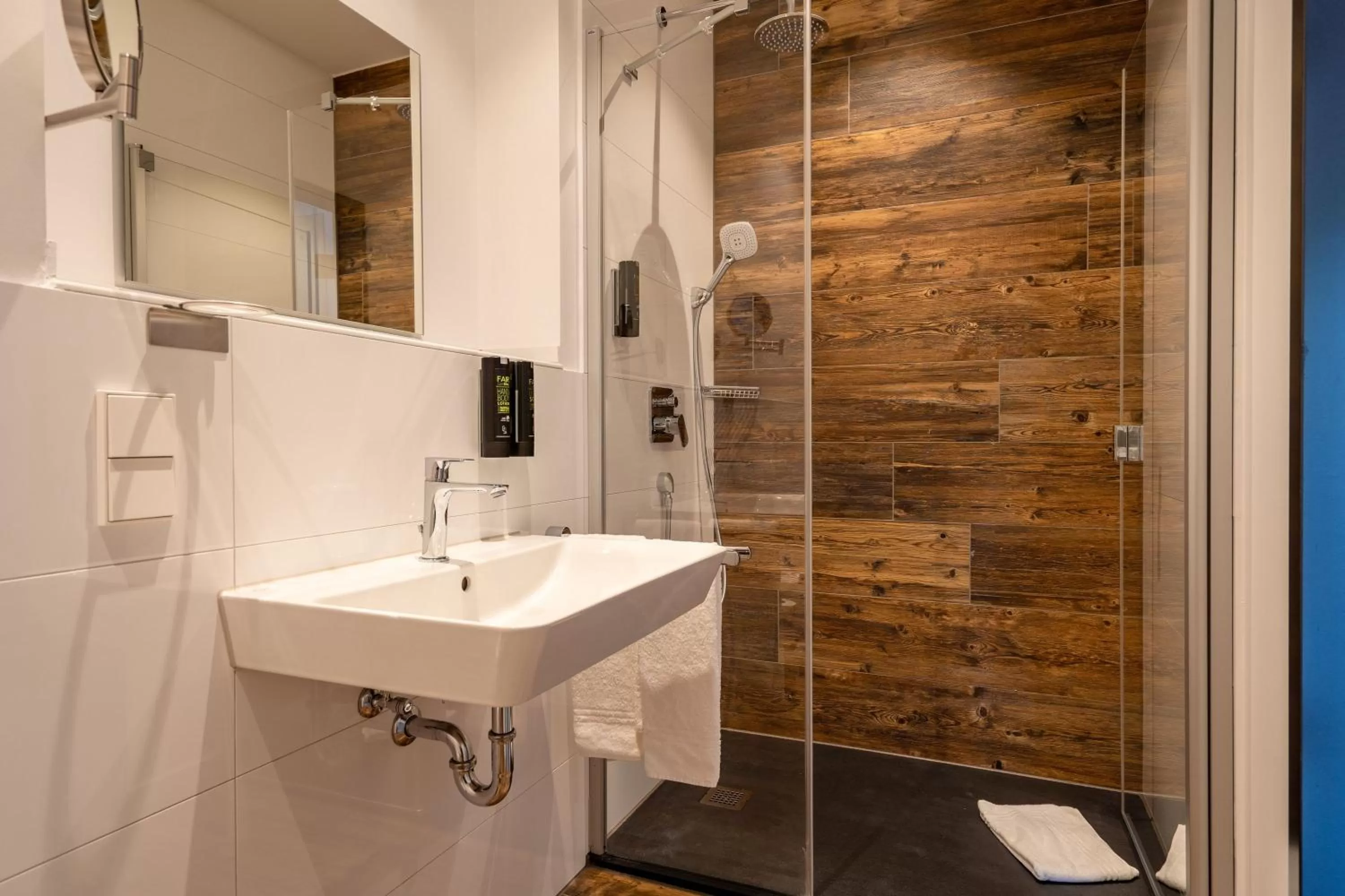 Bathroom in coucou hotel & kuckucks-stube (Titisee)