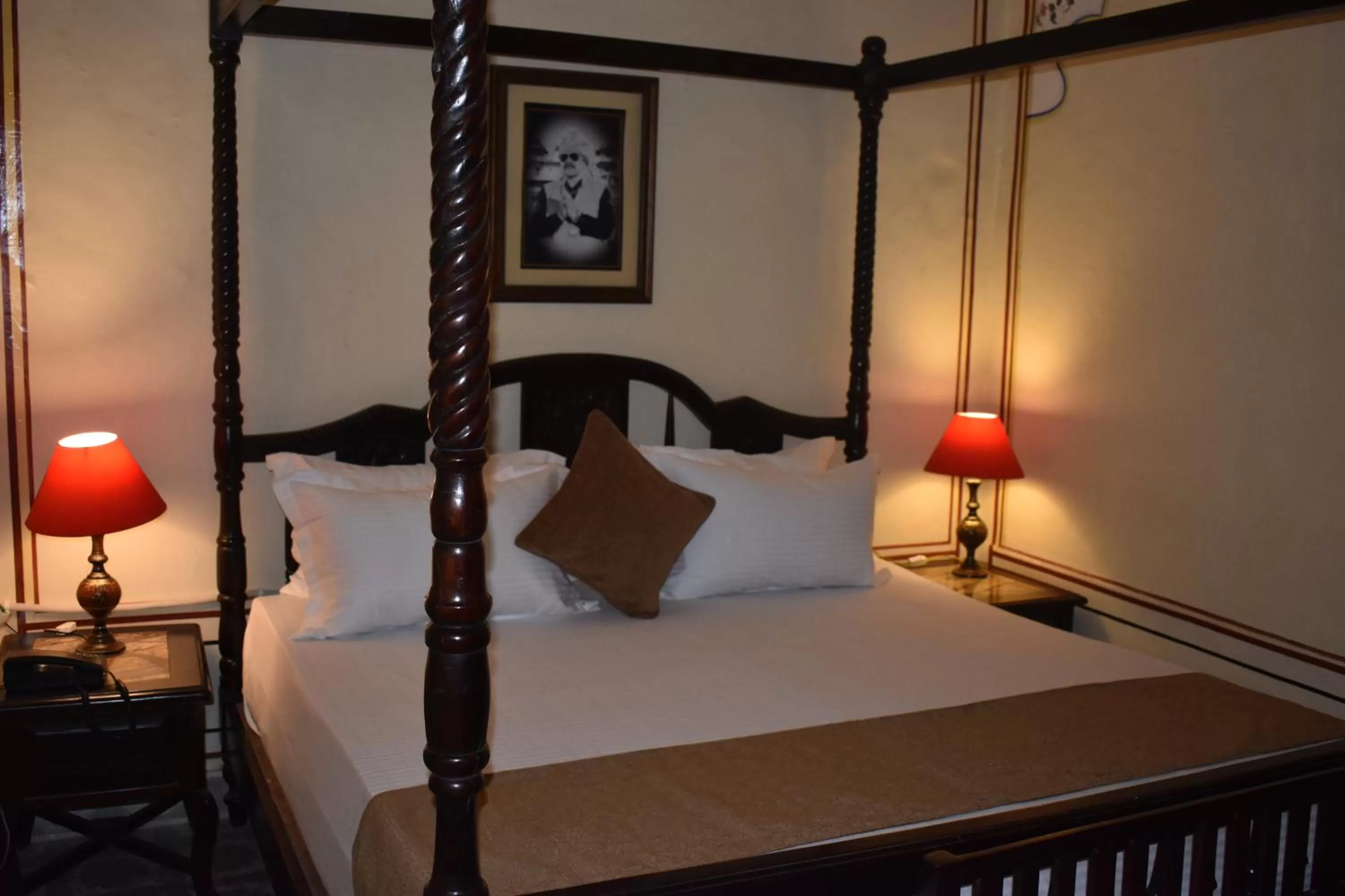 Bedroom, Bed in Hotel Nawal Sagar Palace - Bundi