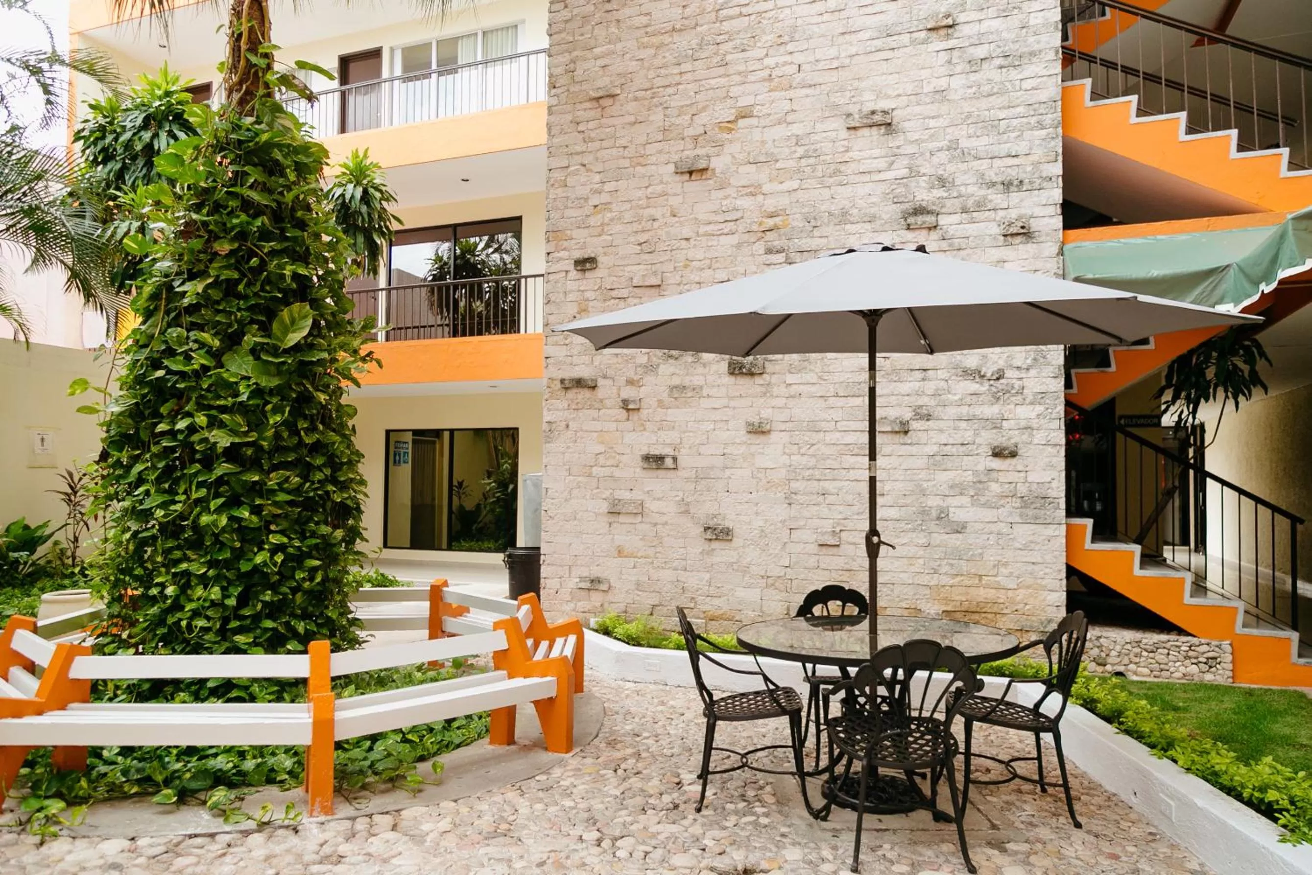 Patio in Hotel Ambassador Mérida