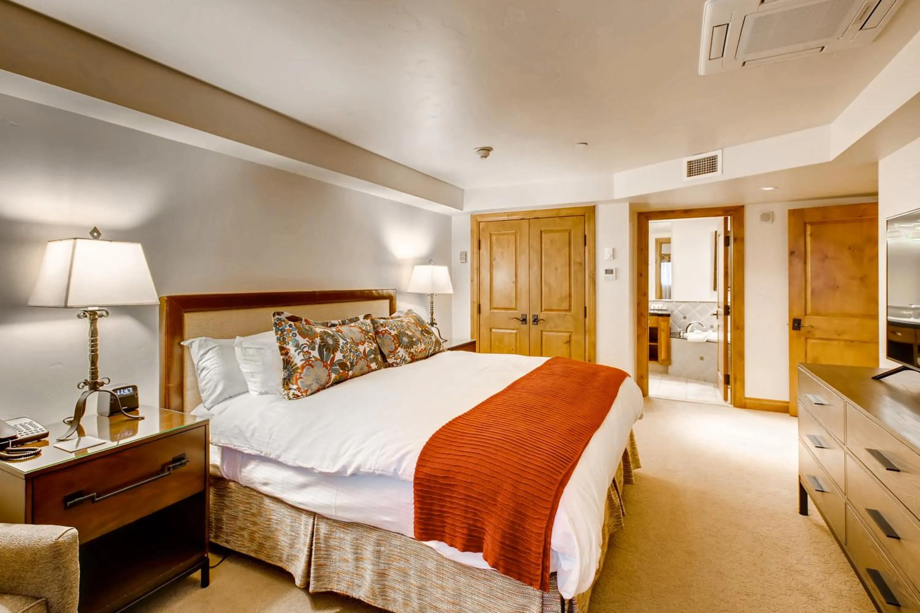 Bedroom, Bed in Gravity Haus Vail