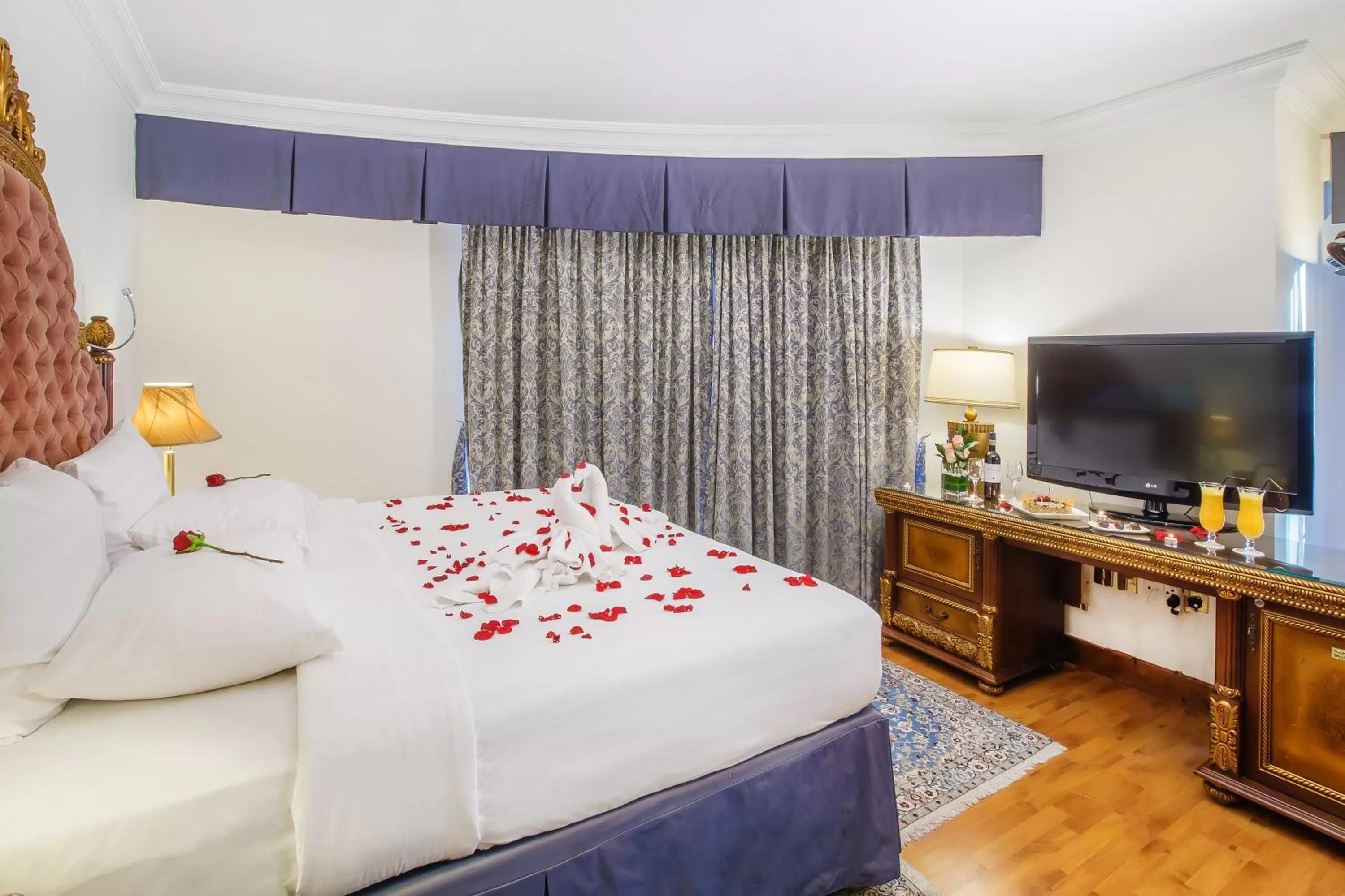 Bedroom, Bed in Grand Excelsior Hotel Bur Dubai