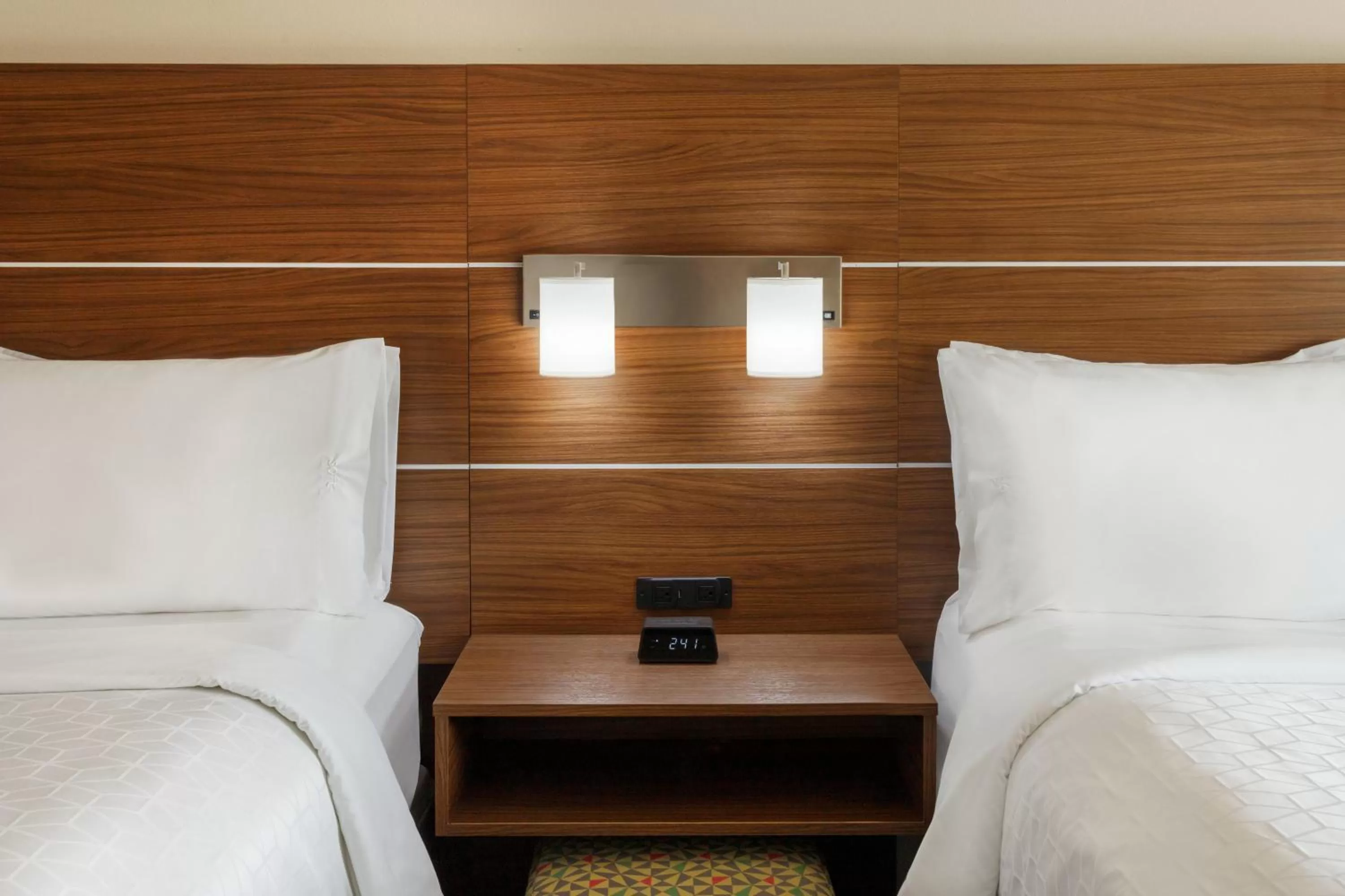 Photo of the whole room, Bed in Holiday Inn Express & Suites Searcy by IHG