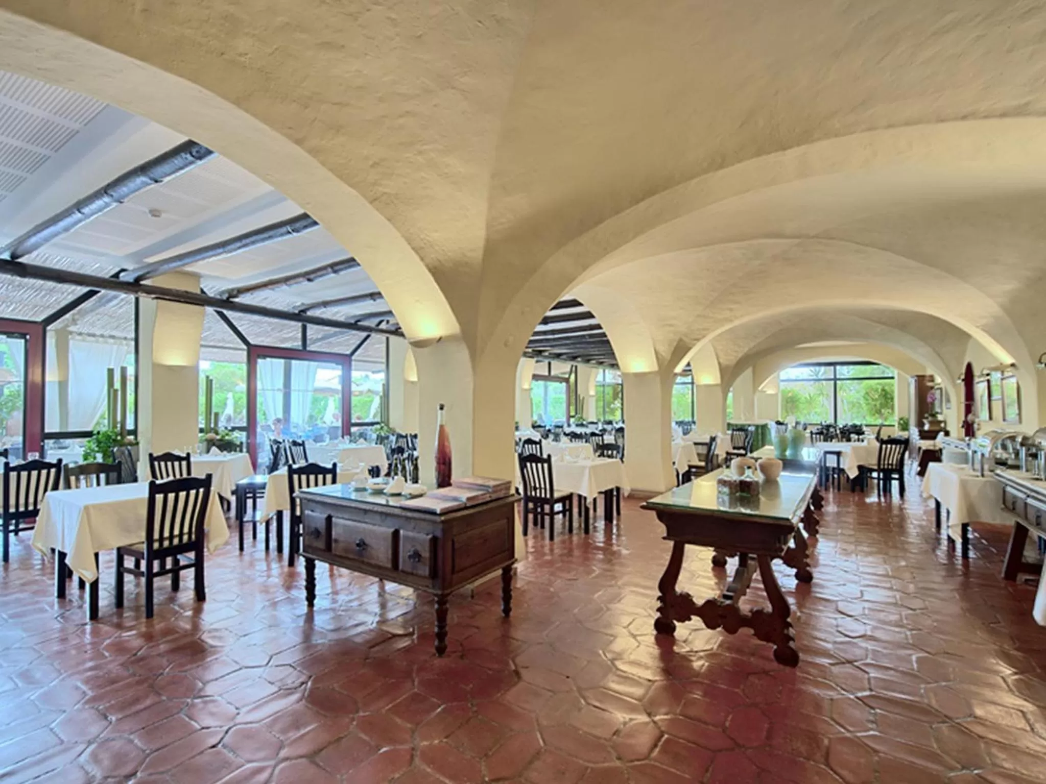 Restaurant/places to eat in Dom Pedro Marina