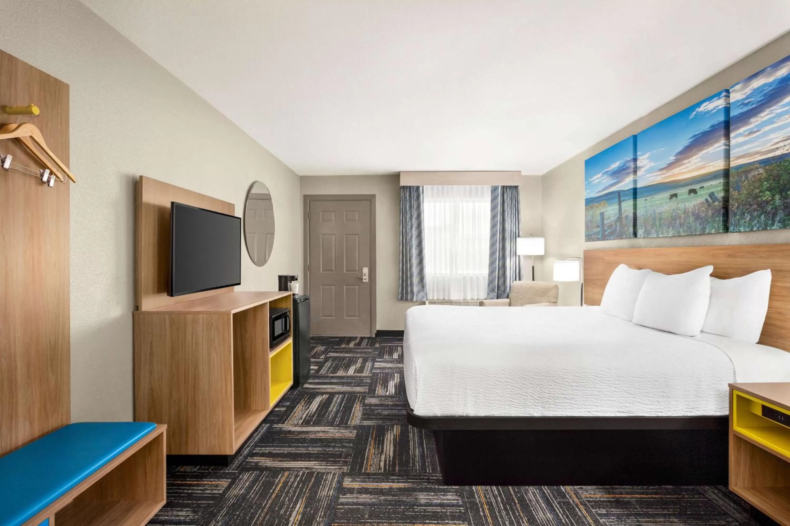 Bedroom, Bed in Days Inn by Wyndham Paris