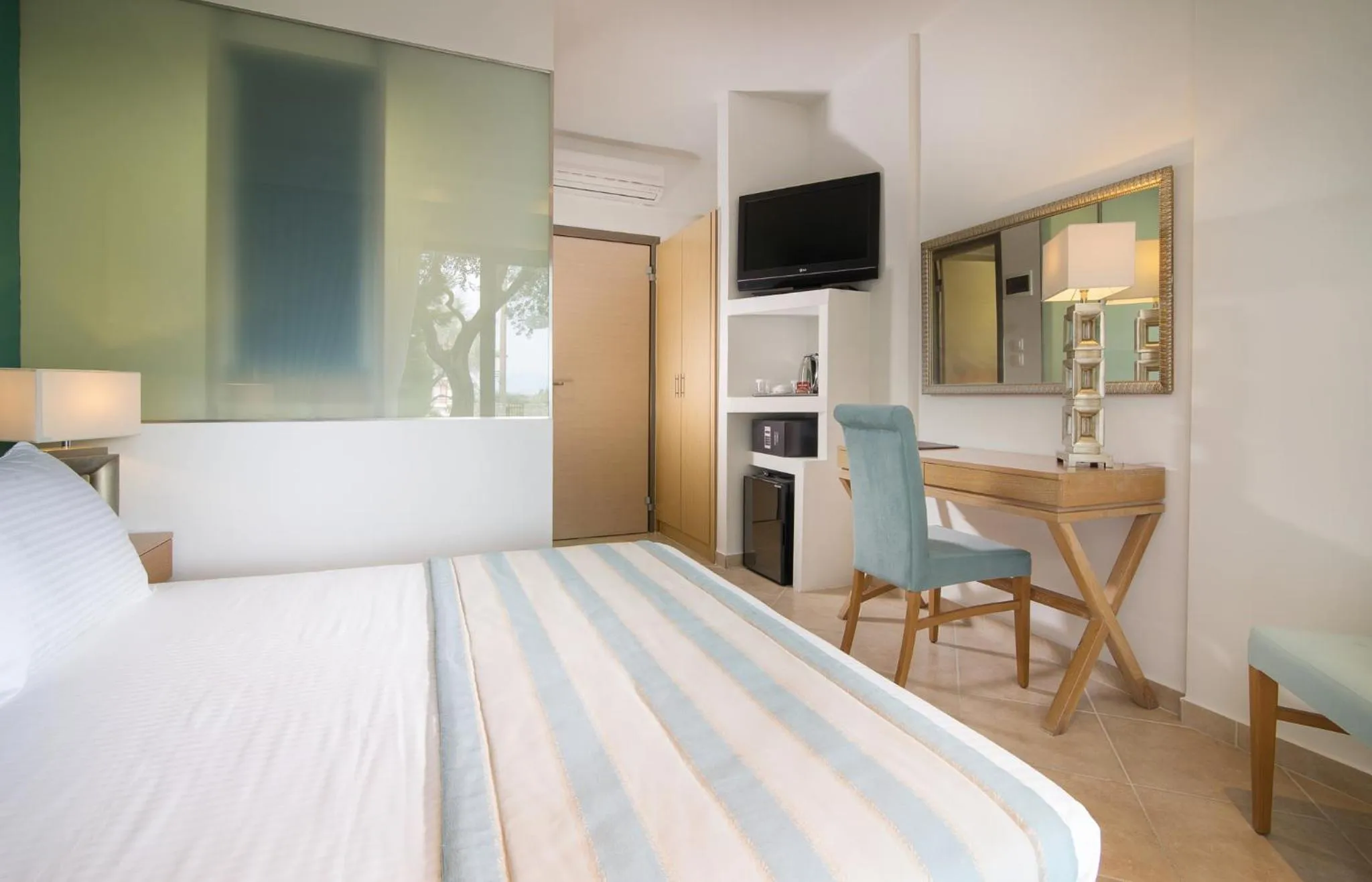 Communal lounge/ TV room in Flegra Palace